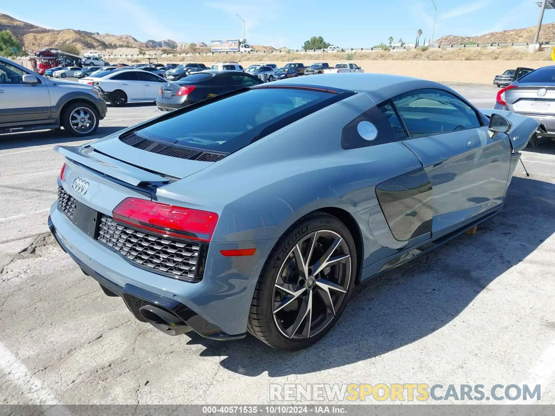 4 Photograph of a damaged car WUACEAFX3P7902574 AUDI R8 2023