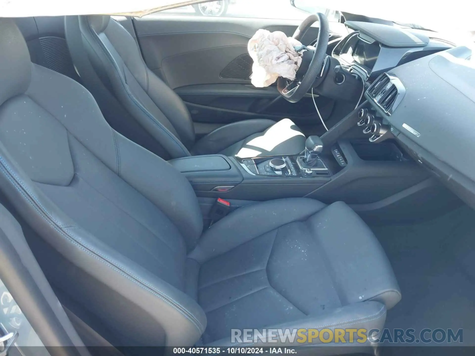 5 Photograph of a damaged car WUACEAFX3P7902574 AUDI R8 2023