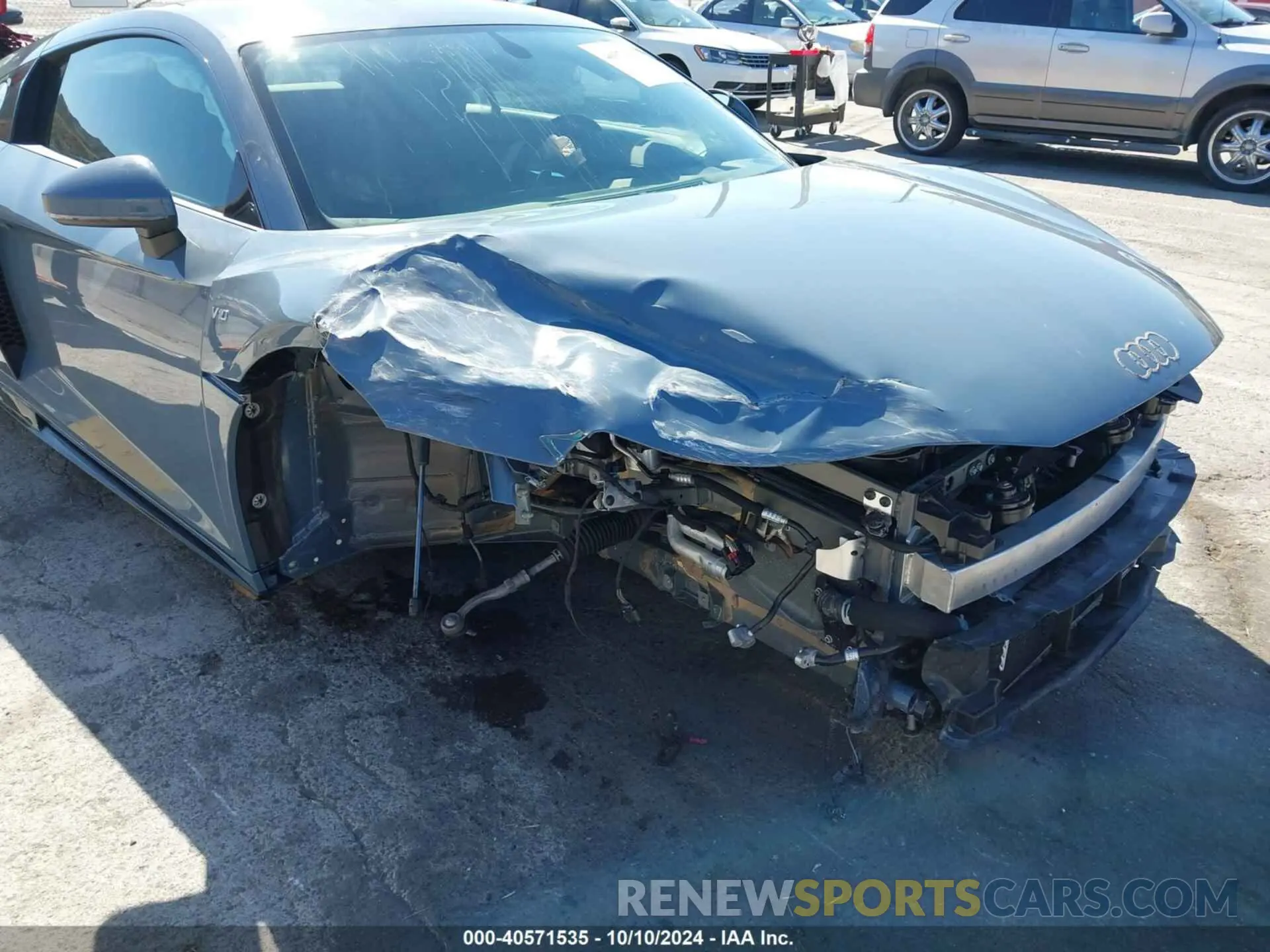 6 Photograph of a damaged car WUACEAFX3P7902574 AUDI R8 2023