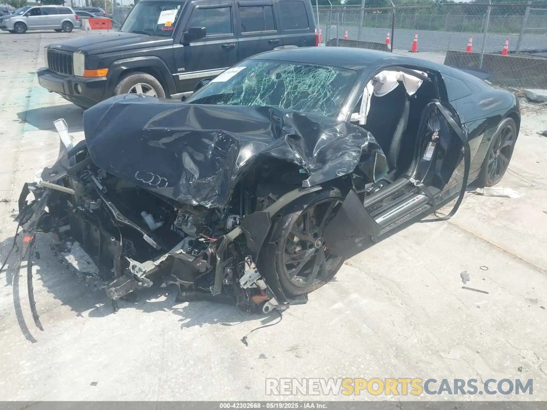 2 Photograph of a damaged car WUACEAFX9P7900280 AUDI R8 2023