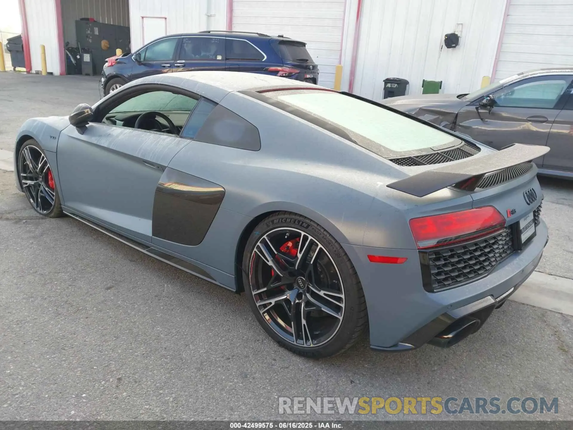 3 Photograph of a damaged car WUAKBAFX4P7902281 AUDI R8 2023