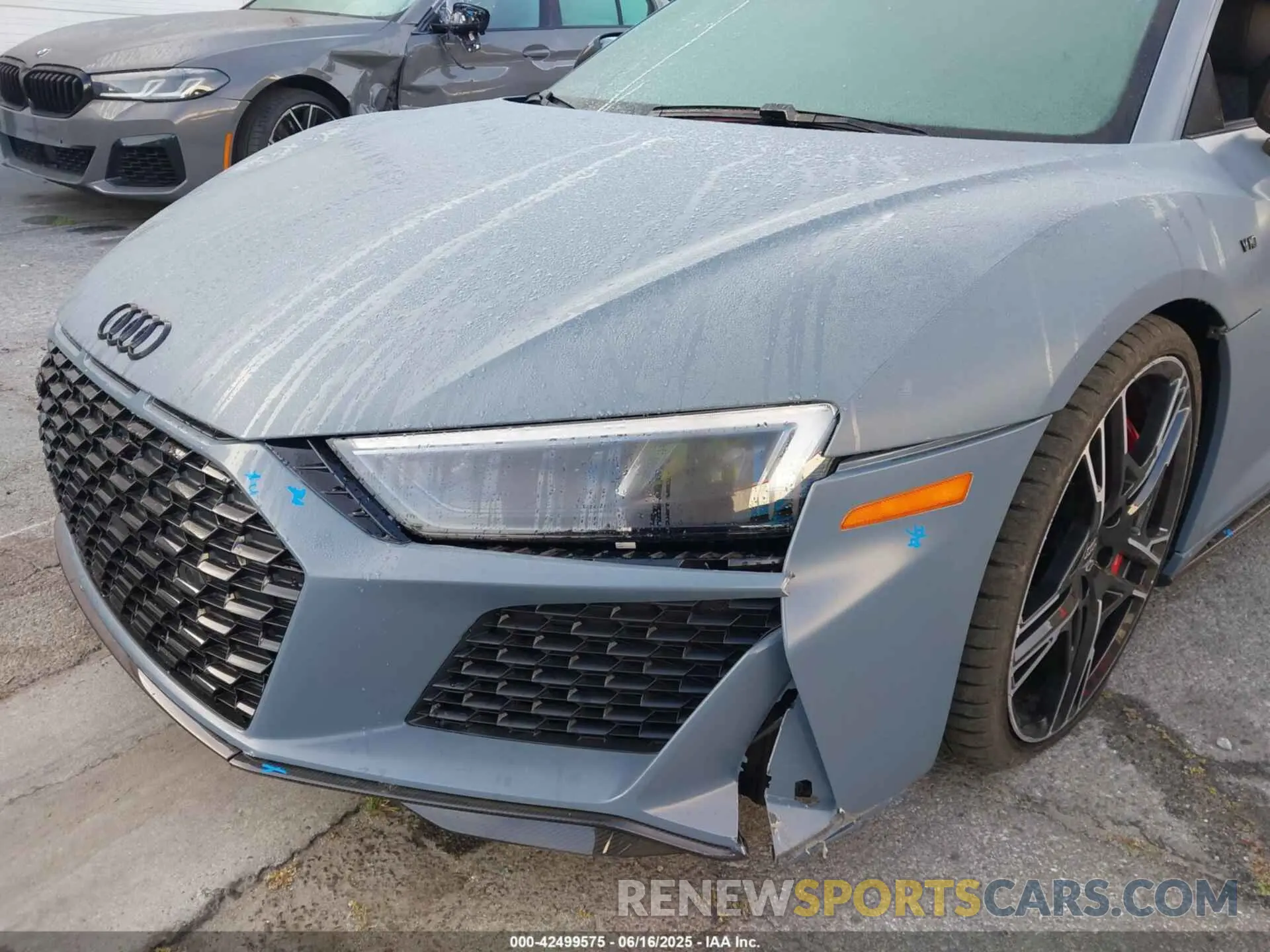 6 Photograph of a damaged car WUAKBAFX4P7902281 AUDI R8 2023