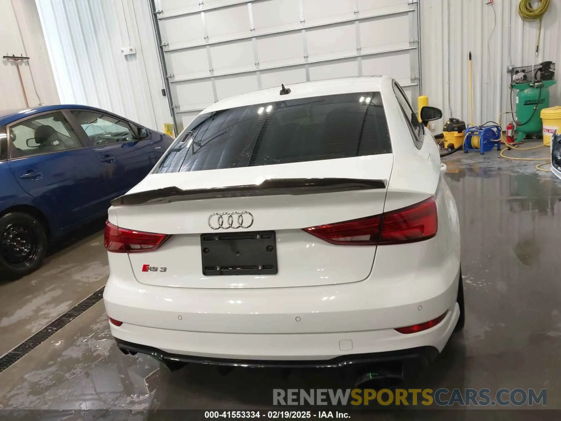 17 Photograph of a damaged car WUABWGFF2KA900300 AUDI RS 3 2019