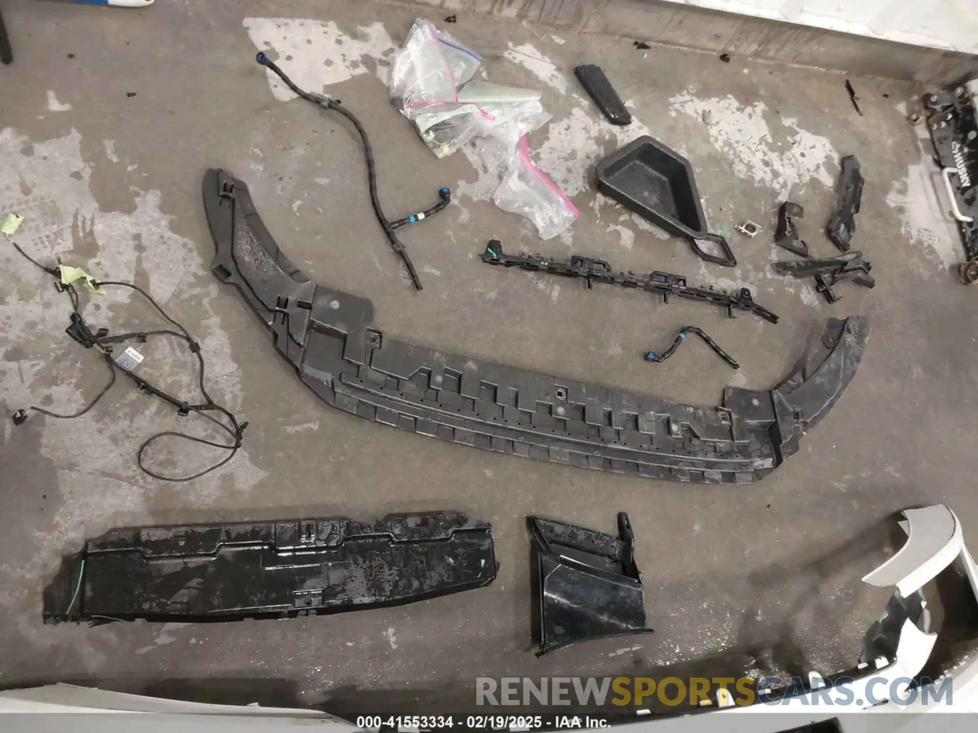 18 Photograph of a damaged car WUABWGFF2KA900300 AUDI RS 3 2019