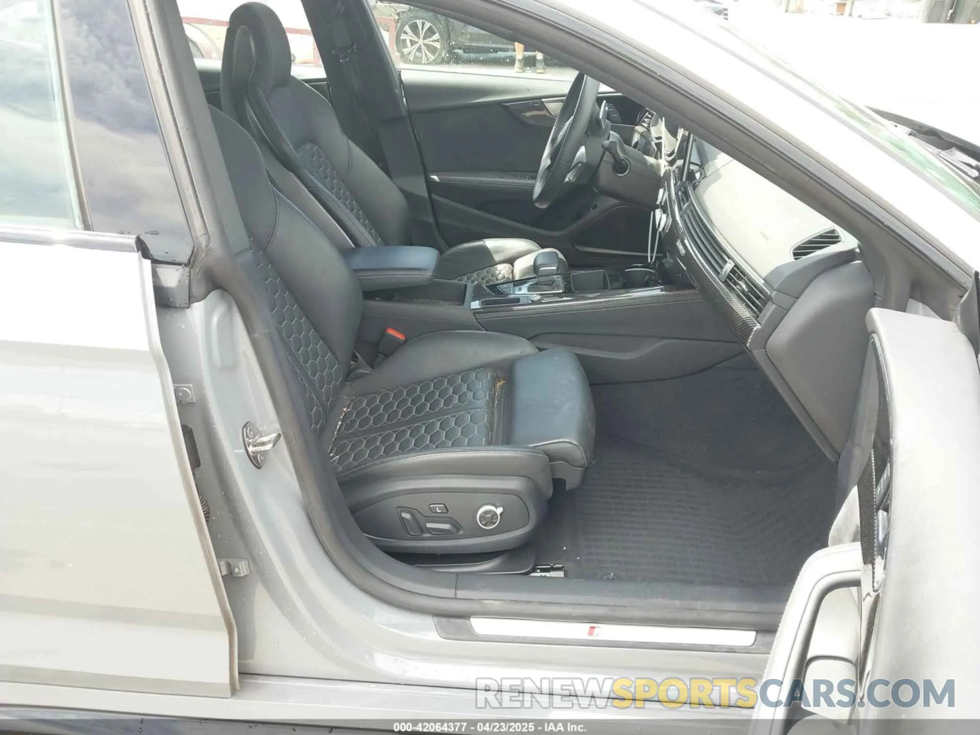 5 Photograph of a damaged car WUAAWCF5XNA900738 AUDI RS 5 SPORTBACK 2022