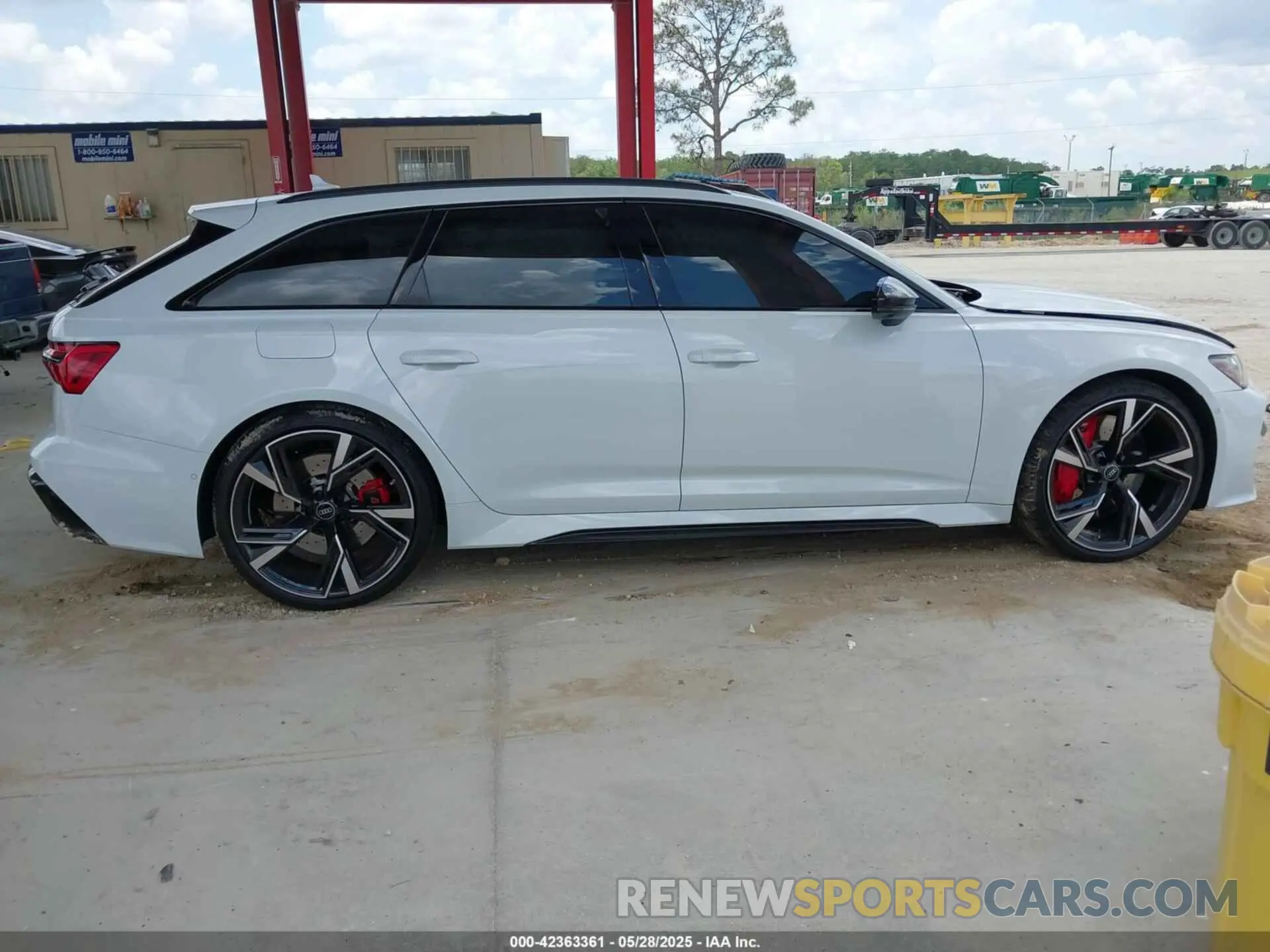 13 Photograph of a damaged car WUA1CBF28PN907059 AUDI RS 6 AVANT 2023