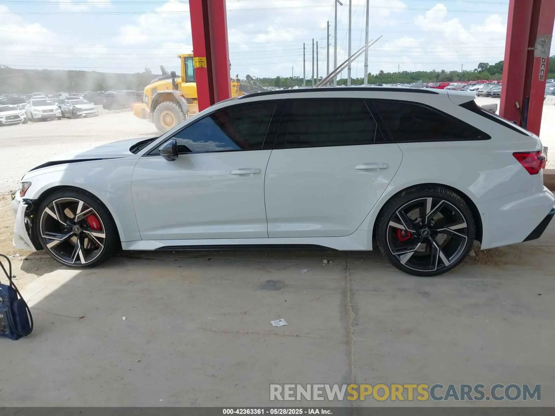 14 Photograph of a damaged car WUA1CBF28PN907059 AUDI RS 6 AVANT 2023