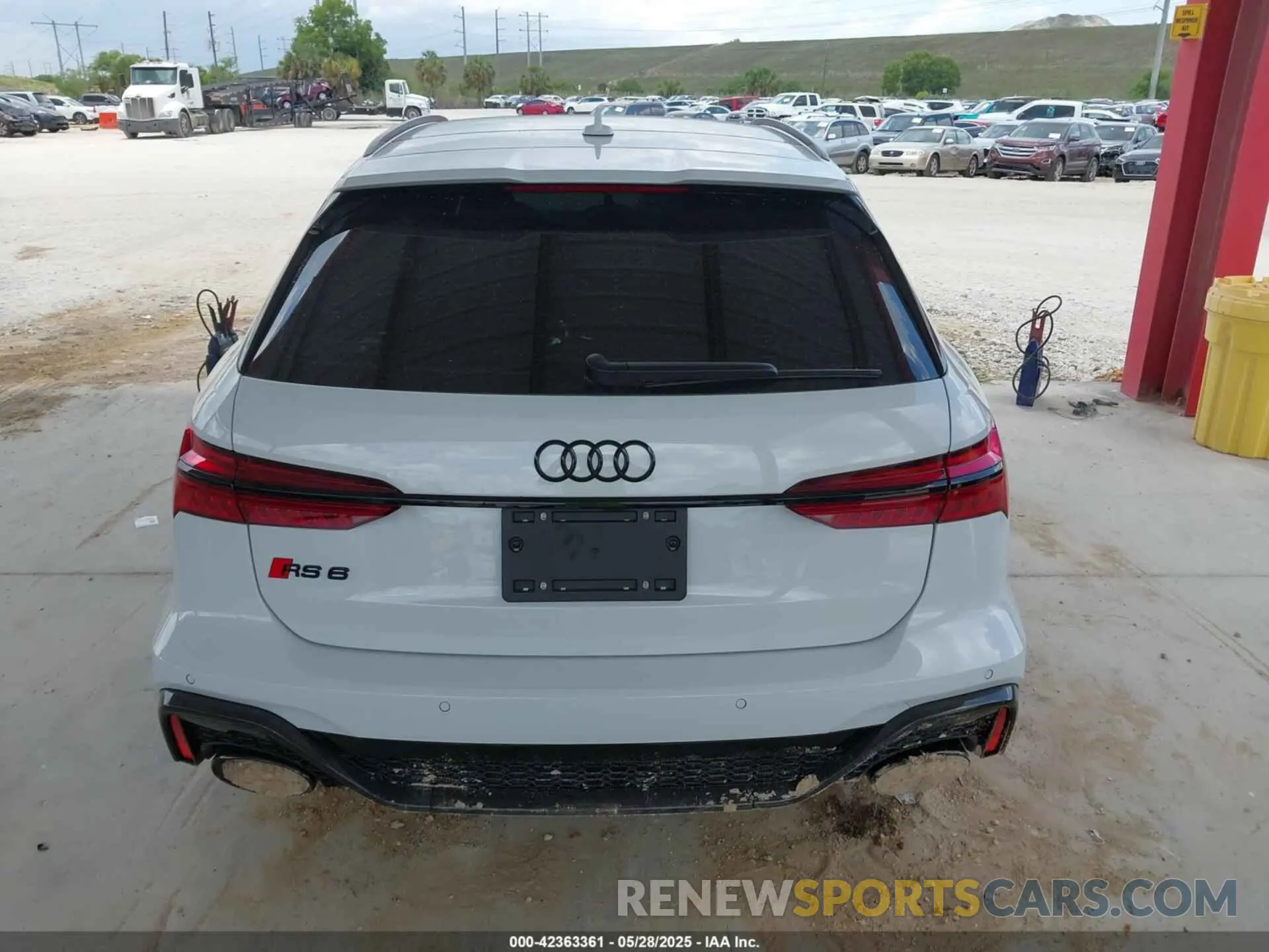 16 Photograph of a damaged car WUA1CBF28PN907059 AUDI RS 6 AVANT 2023