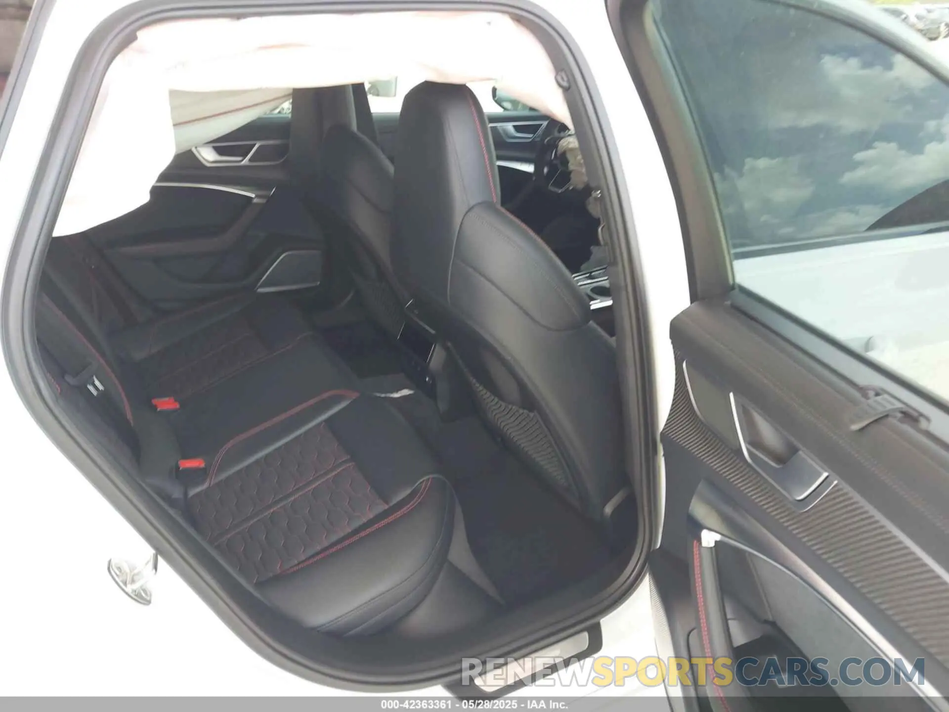 8 Photograph of a damaged car WUA1CBF28PN907059 AUDI RS 6 AVANT 2023