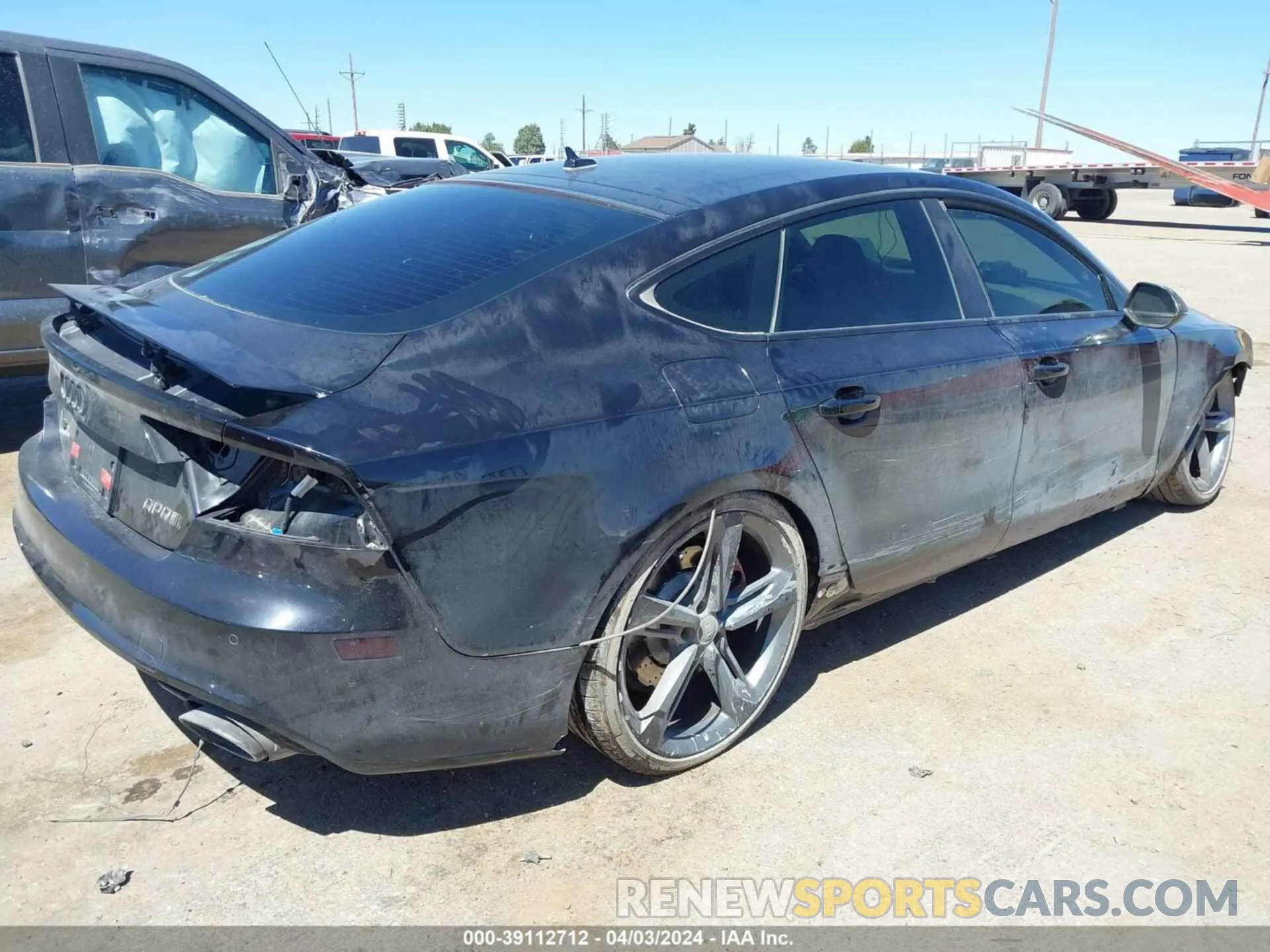 4 Photograph of a damaged car WUAW2AFC7EN904792 AUDI RS 7 2014