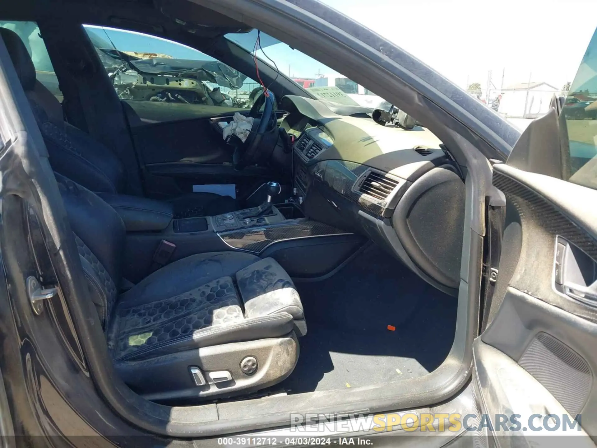 5 Photograph of a damaged car WUAW2AFC7EN904792 AUDI RS 7 2014