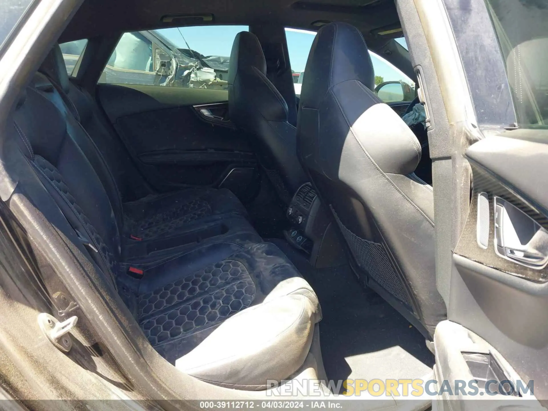 8 Photograph of a damaged car WUAW2AFC7EN904792 AUDI RS 7 2014