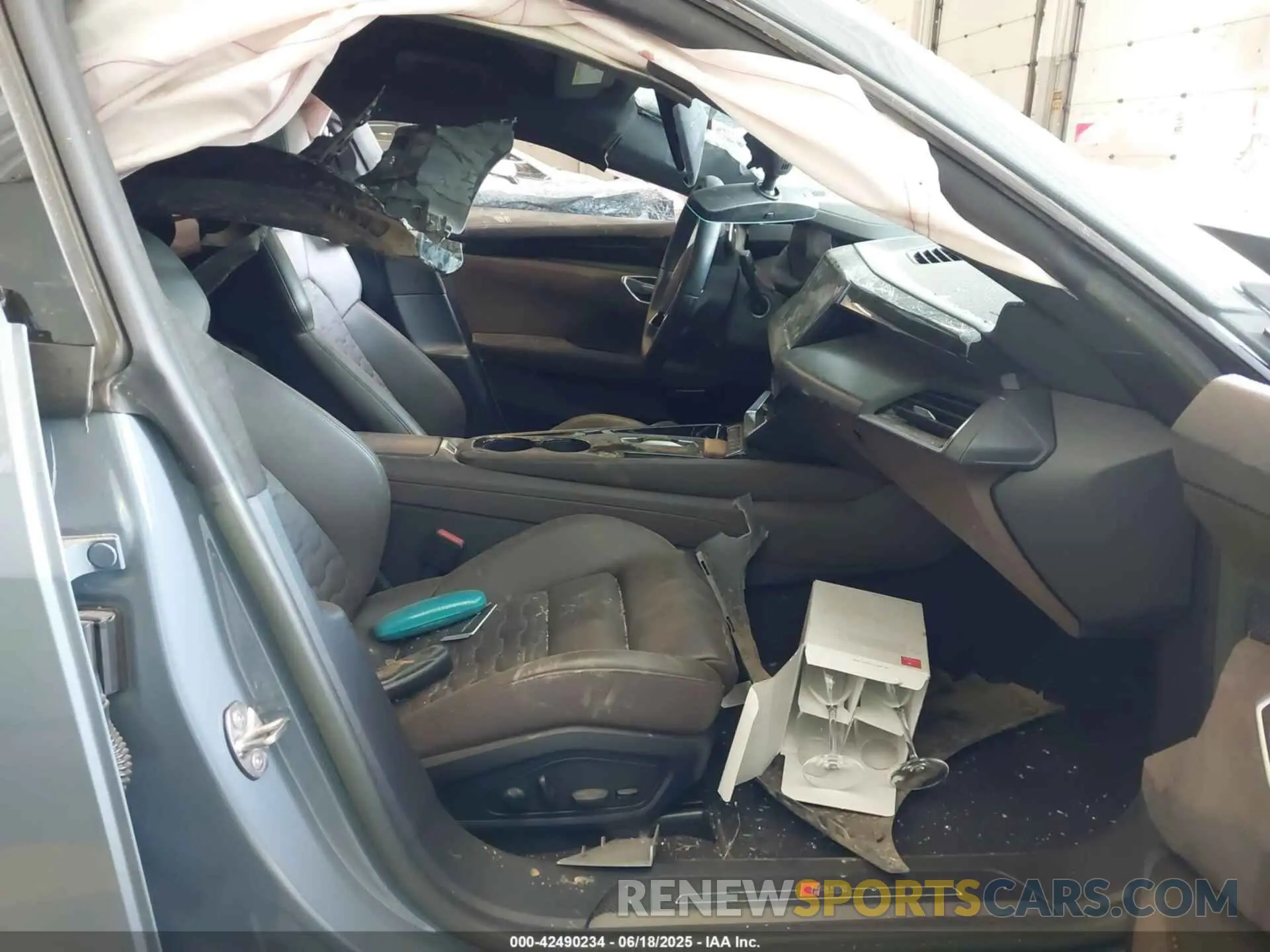 5 Photograph of a damaged car WAUBHBFW4N7904678 AUDI RS E-TRON GT 2022