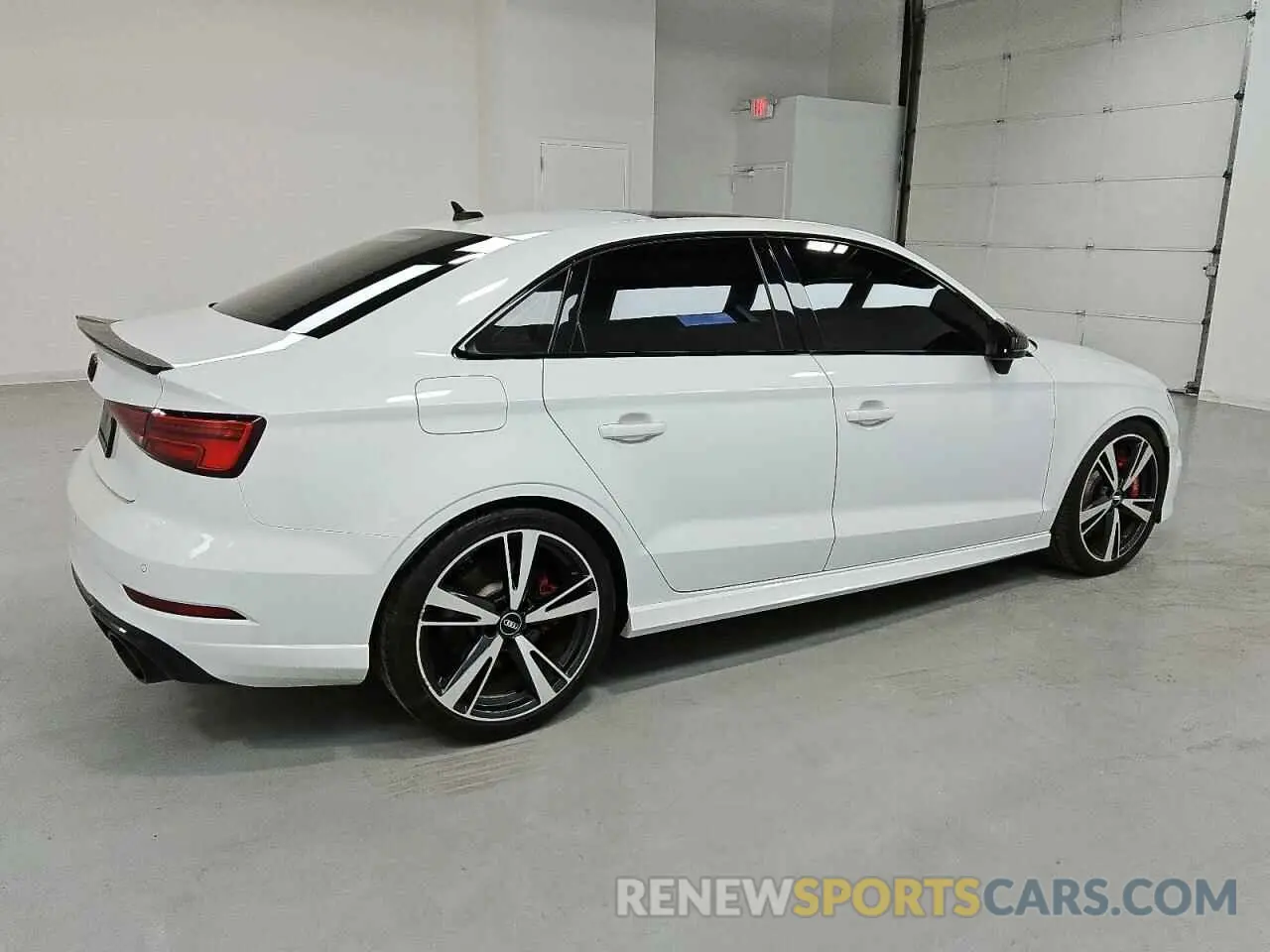 3 Photograph of a damaged car WUABWGFF8KA905081 AUDI RS3 2019