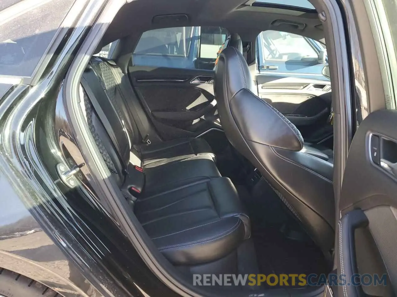10 Photograph of a damaged car WUABWGFF8KA907574 AUDI RS3 2019