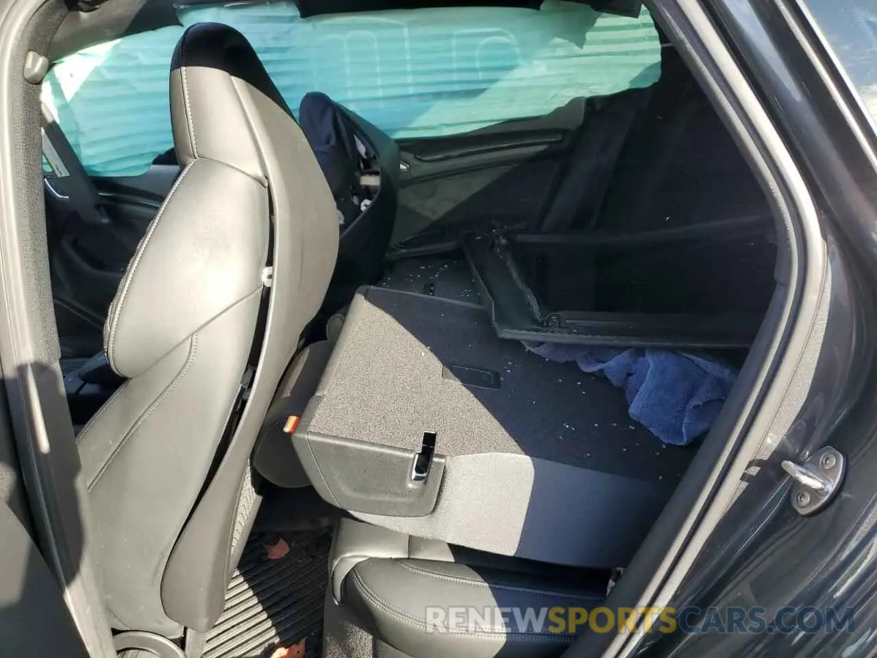 10 Photograph of a damaged car WUABWGFFXKA900268 AUDI RS3 2019