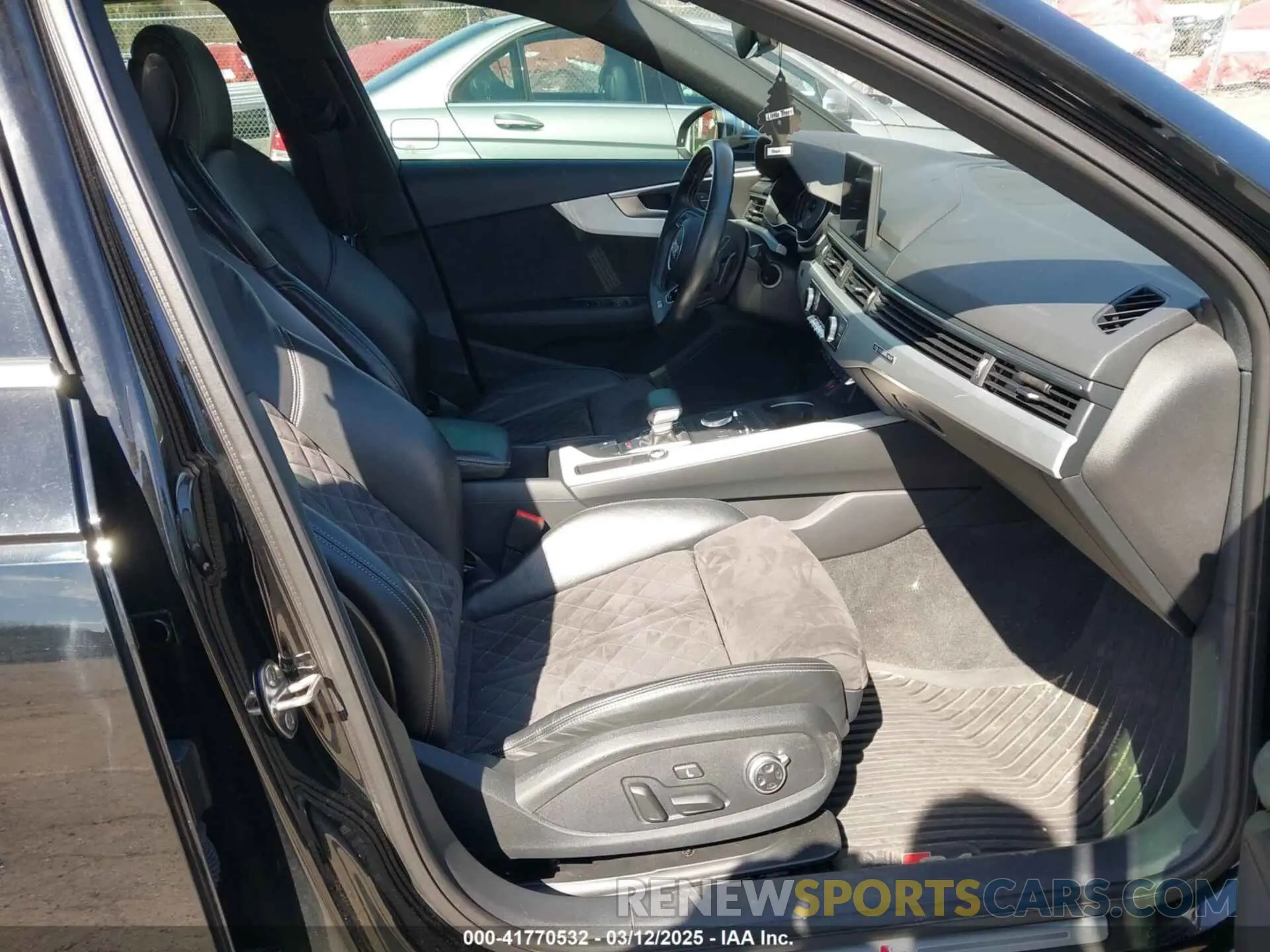 5 Photograph of a damaged car WAUA4AF40KA002169 AUDI S4 2019