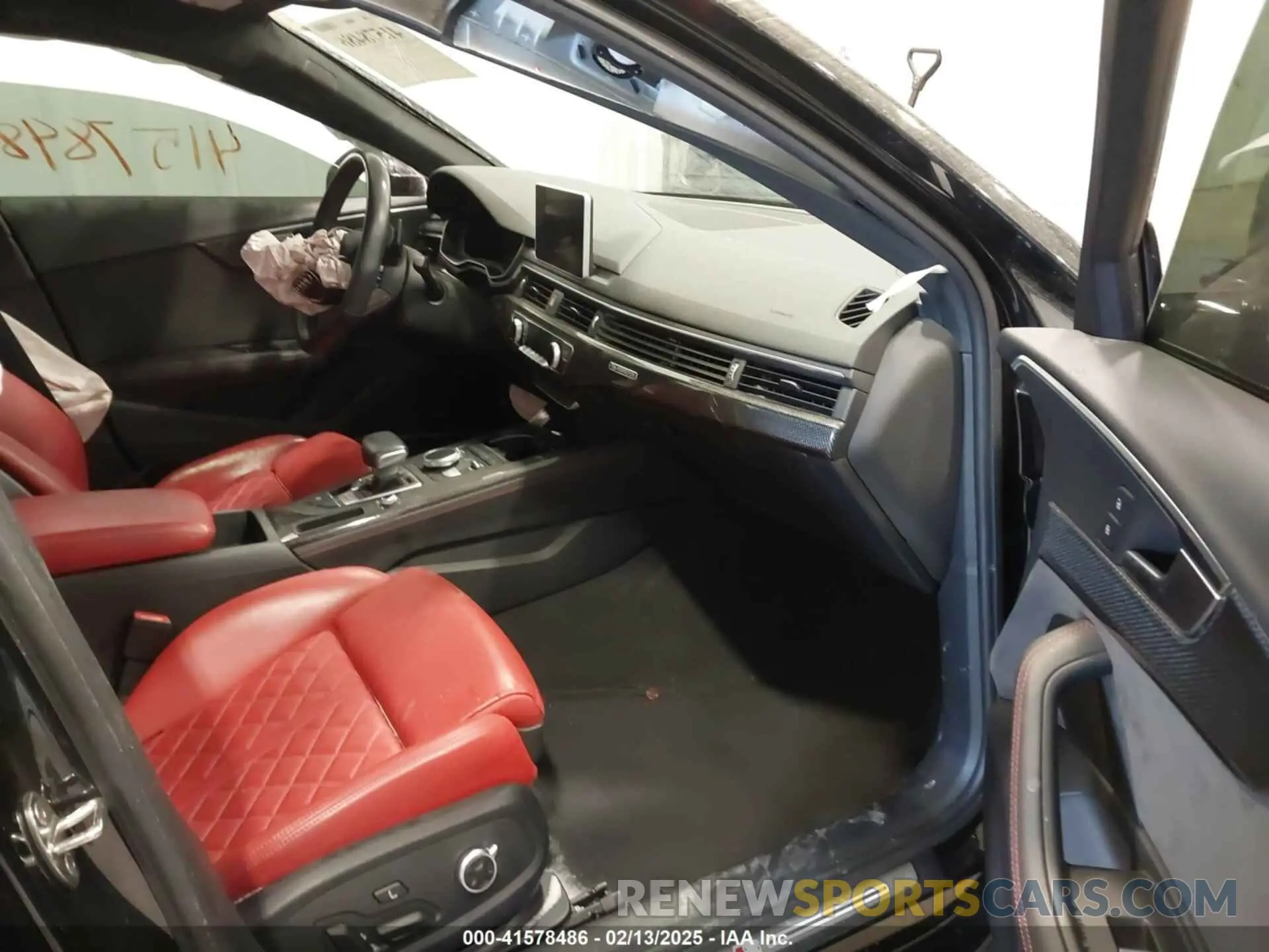 5 Photograph of a damaged car WAUB4AF40KA100915 AUDI S4 2019