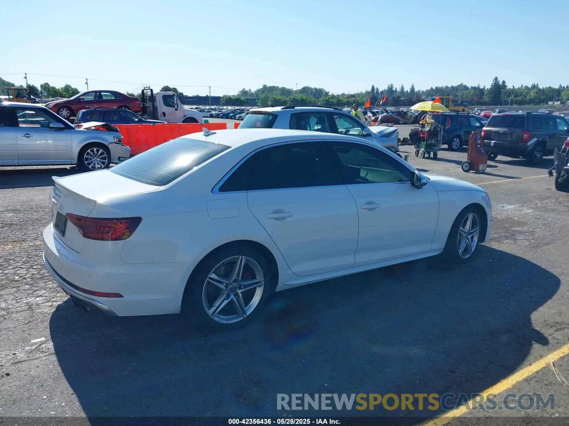 4 Photograph of a damaged car WAUB4AF42KA002839 AUDI S4 2019
