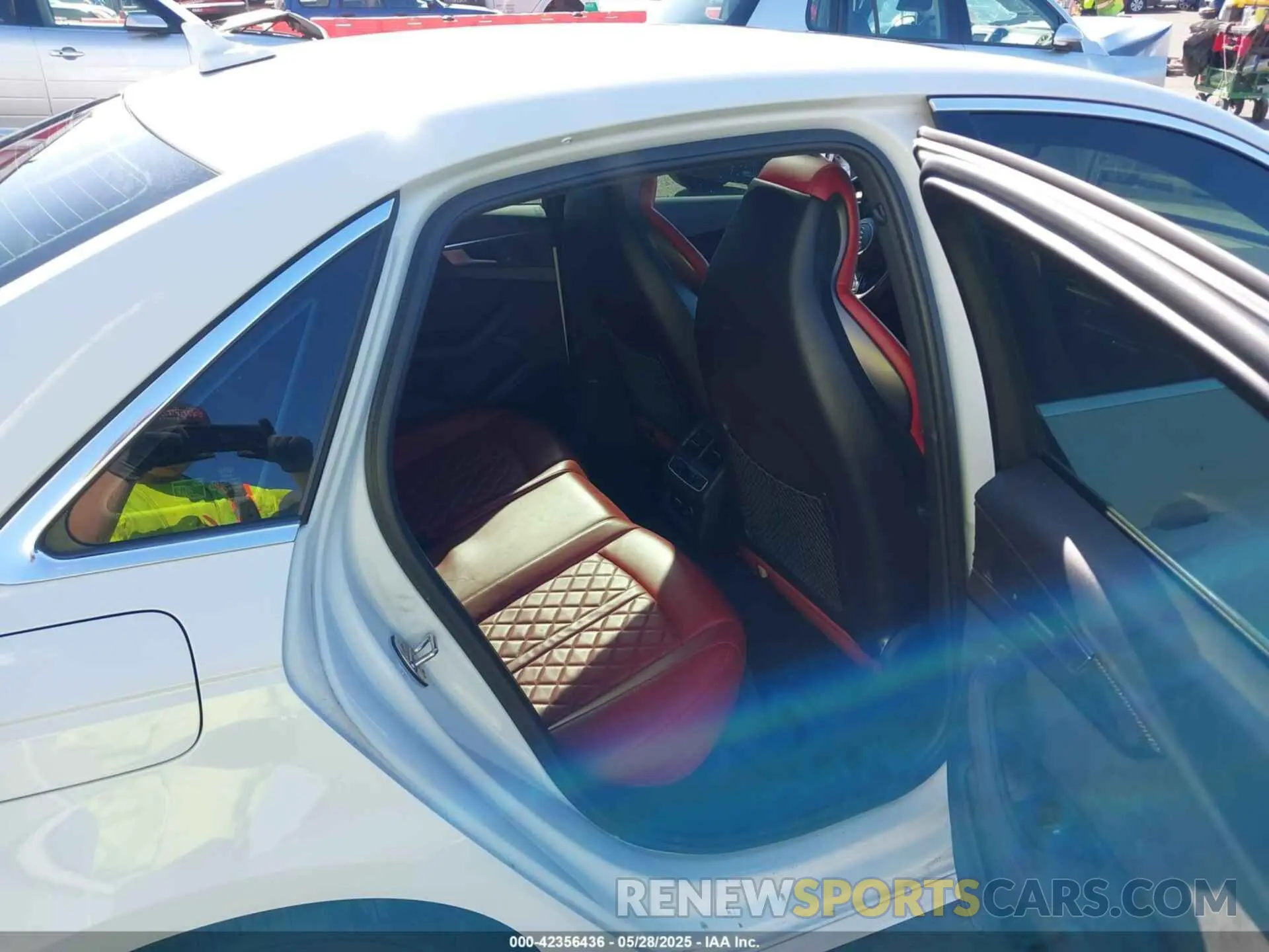 8 Photograph of a damaged car WAUB4AF42KA002839 AUDI S4 2019