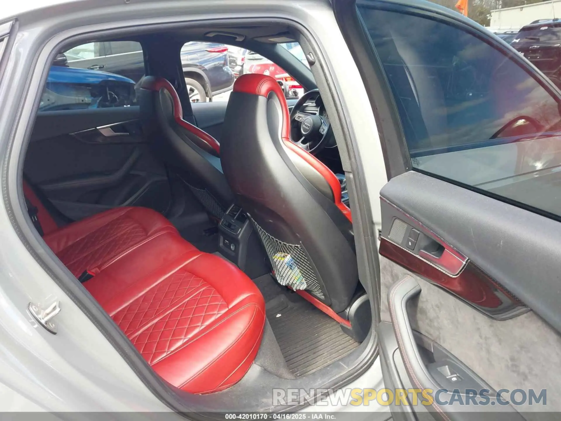 8 Photograph of a damaged car WAUB4AF49KA003745 AUDI S4 2019