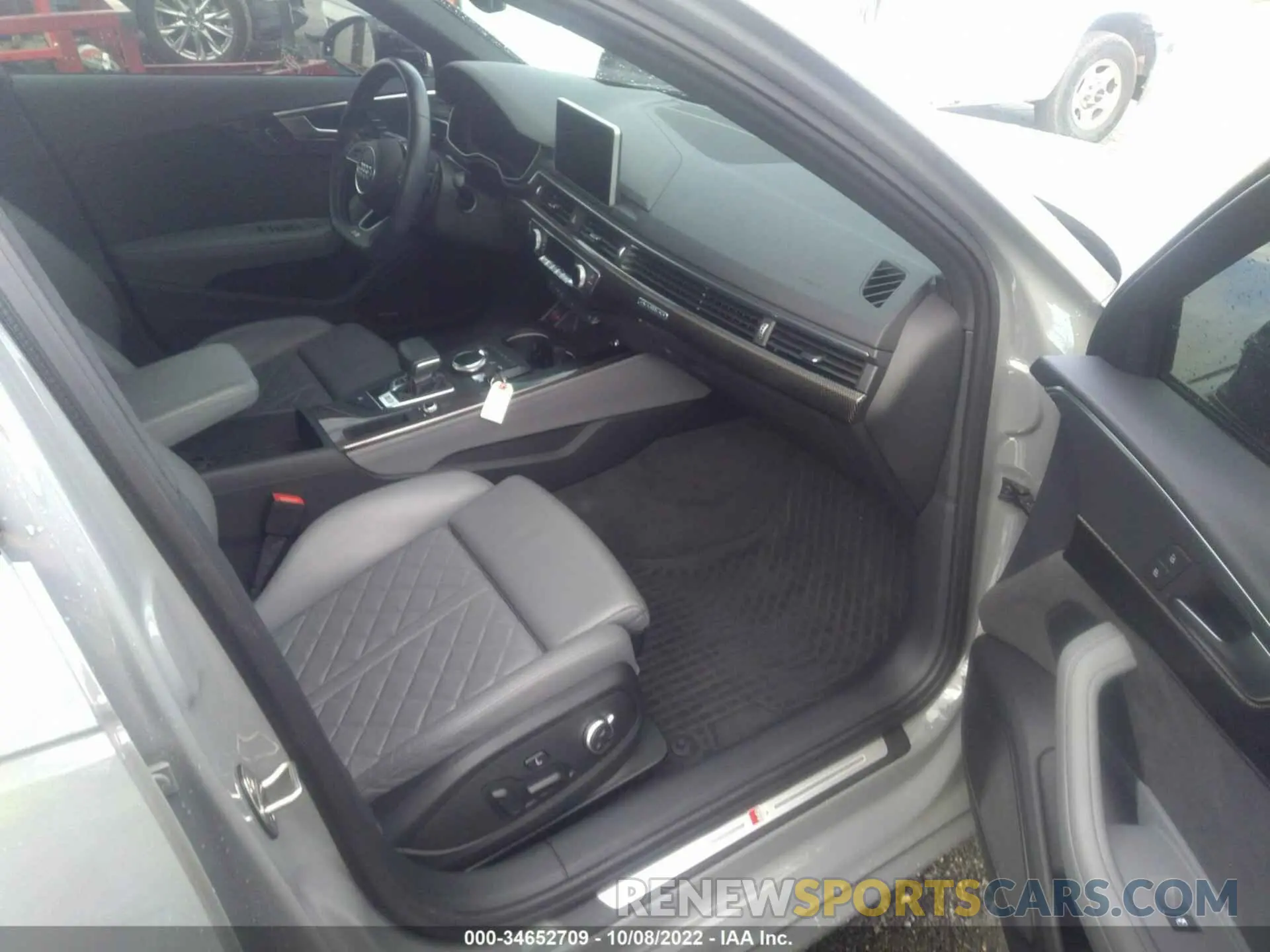 5 Photograph of a damaged car WAUC4AF44KA001437 AUDI S4 2019