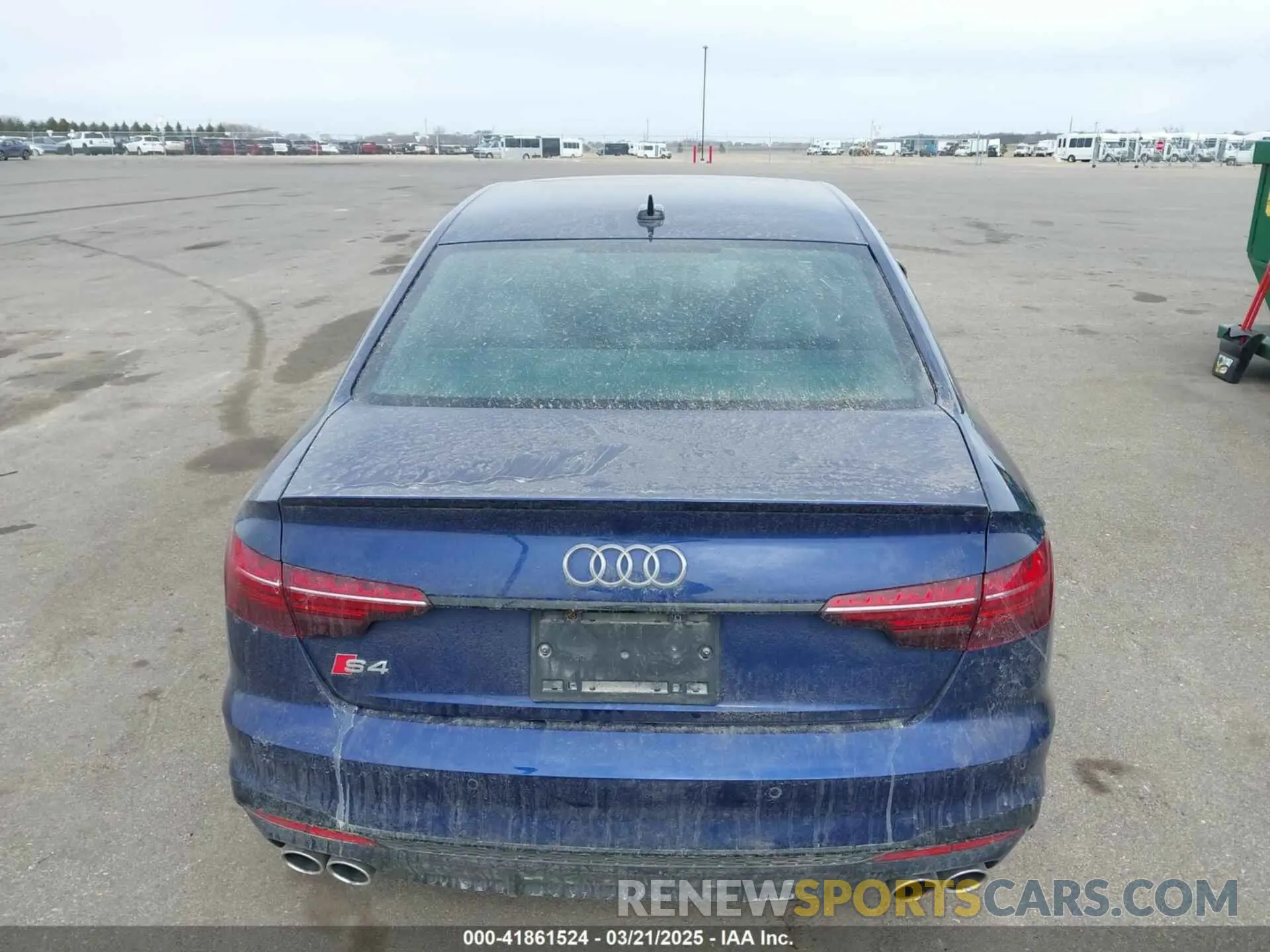 17 Photograph of a damaged car WAUB4AF45MA068501 AUDI S4 2021