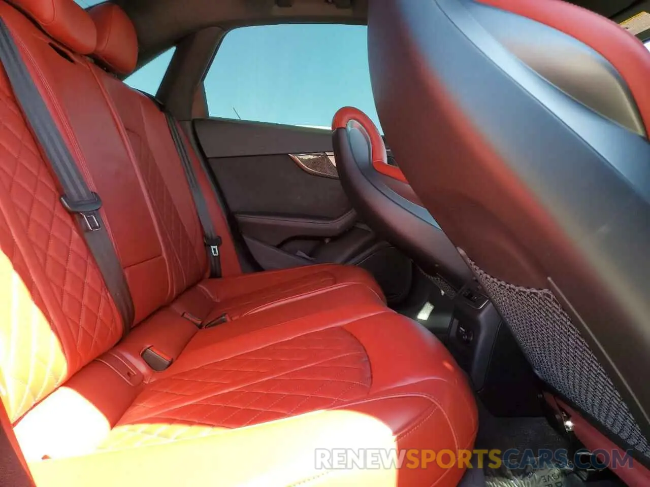 10 Photograph of a damaged car WAUB4AF40KA054826 AUDI S4/RS4 2019
