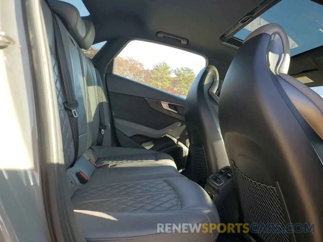 10 Photograph of a damaged car WAUB4AF41KA013413 AUDI S4/RS4 2019