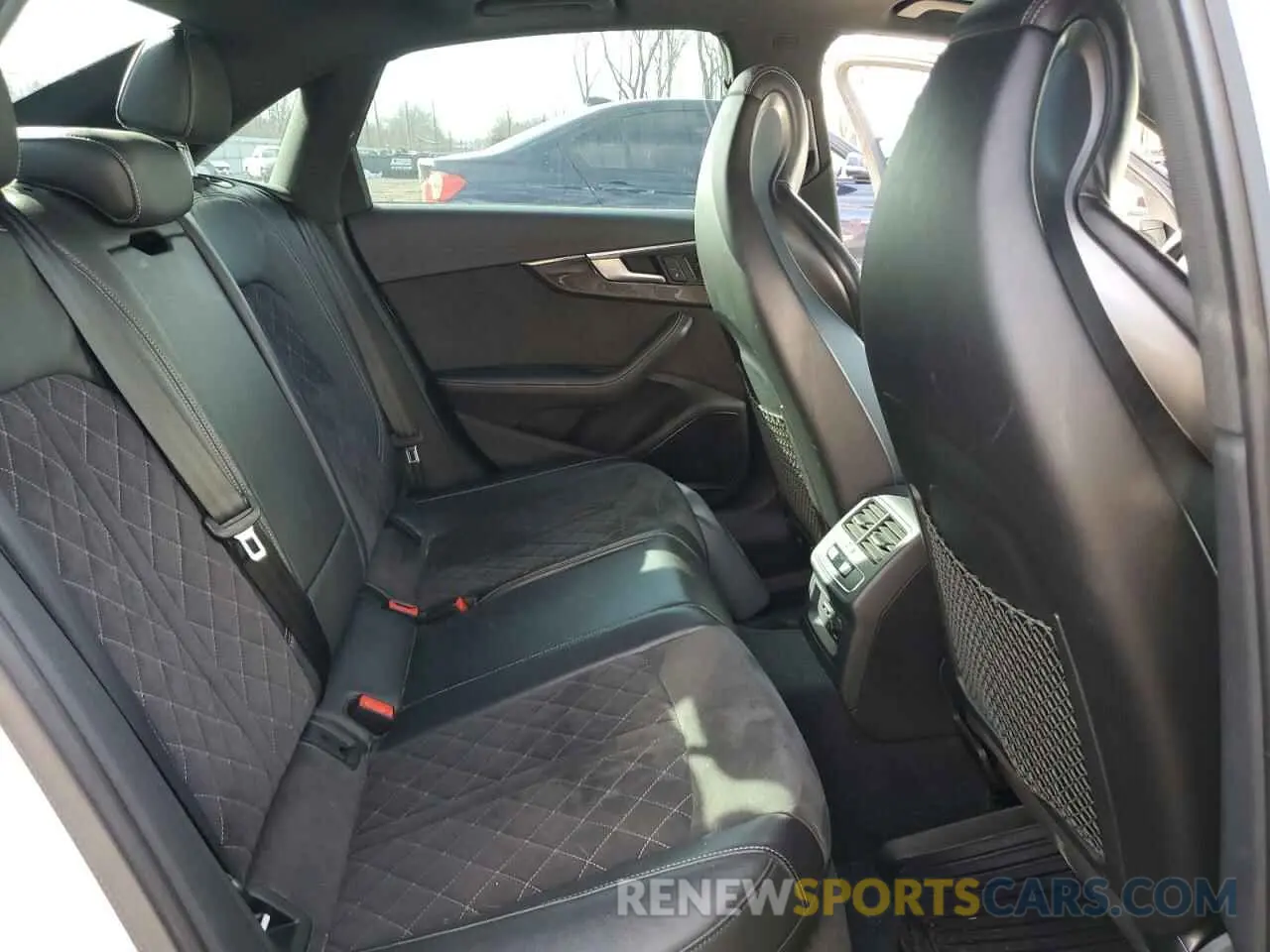 10 Photograph of a damaged car WAUB4AF44KA114767 AUDI S4/RS4 2019