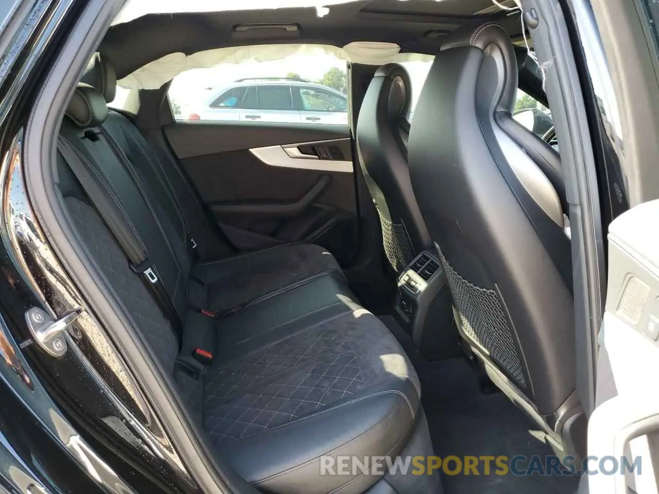 10 Photograph of a damaged car WAUB4AF49KA032422 AUDI S4/RS4 2019