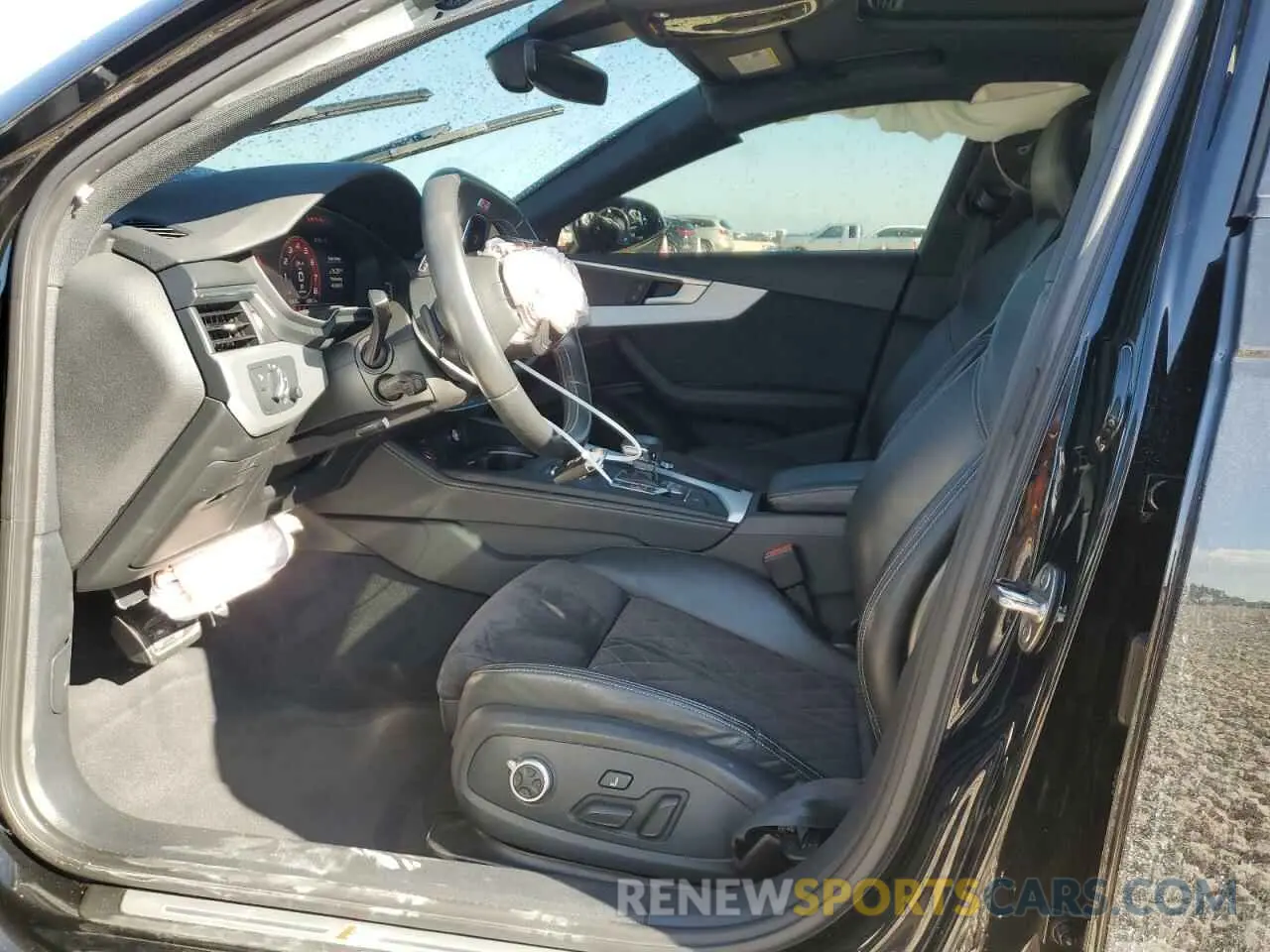 7 Photograph of a damaged car WAUB4AF49KA032422 AUDI S4/RS4 2019
