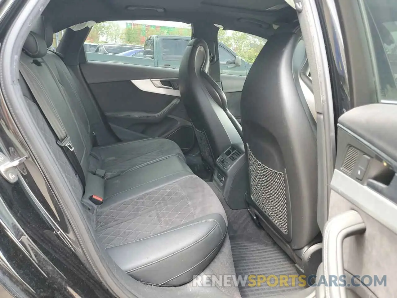 10 Photograph of a damaged car WAUB4AF49KA033005 AUDI S4/RS4 2019