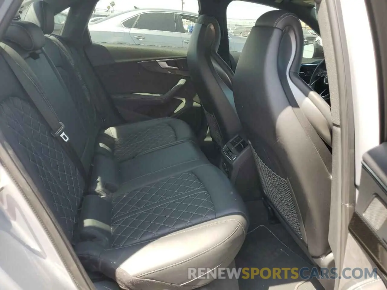 10 Photograph of a damaged car WAUB4AF49KA114716 AUDI S4/RS4 2019