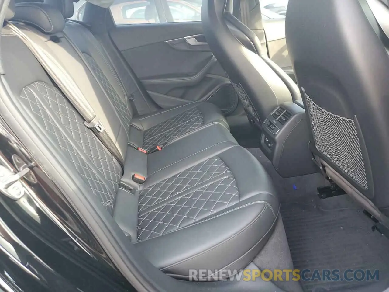 10 Photograph of a damaged car WAUB4AF4XKA003043 AUDI S4/RS4 2019