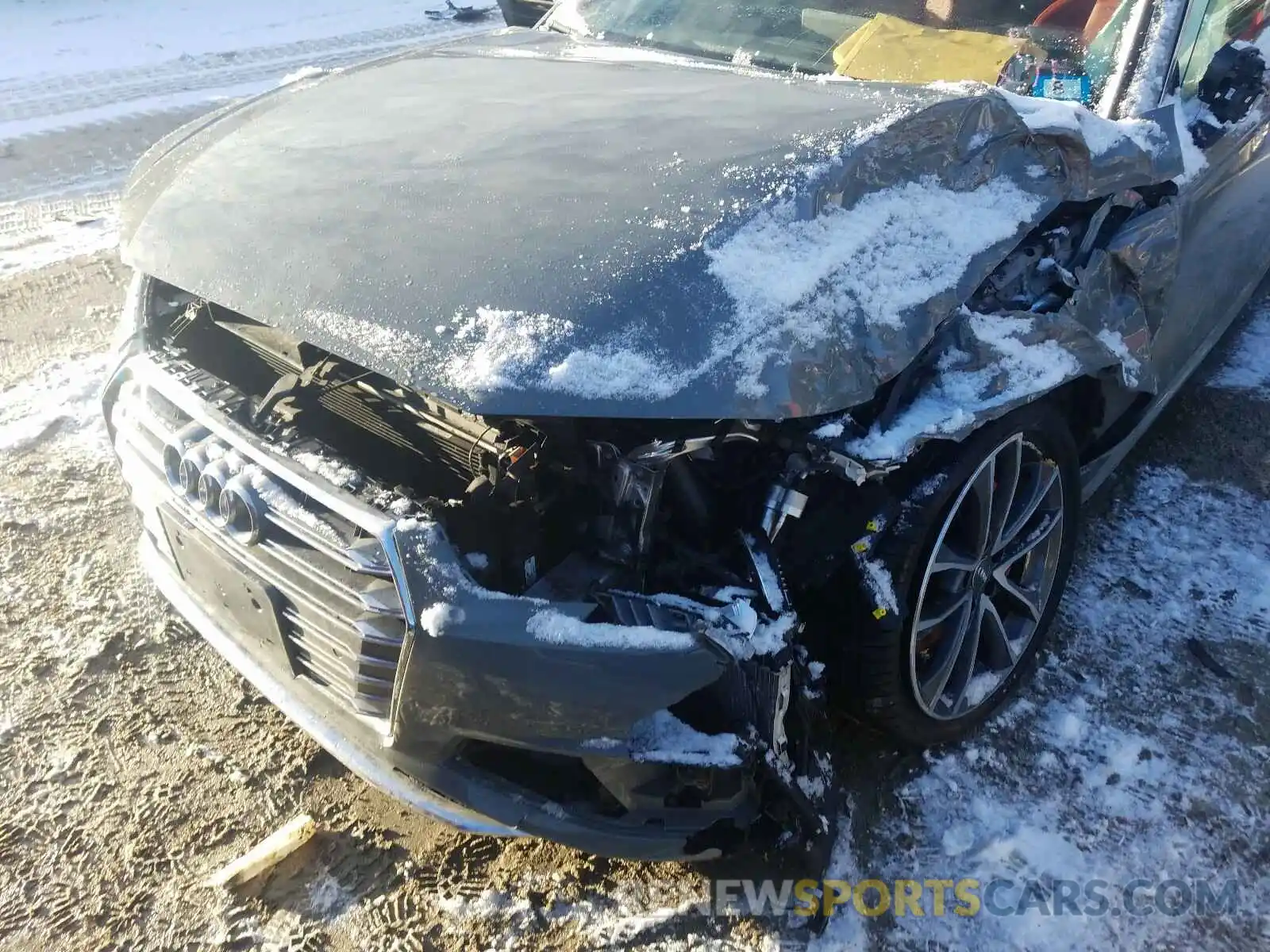 9 Photograph of a damaged car WAUB4AF4XKA110920 AUDI S4/RS4 2019