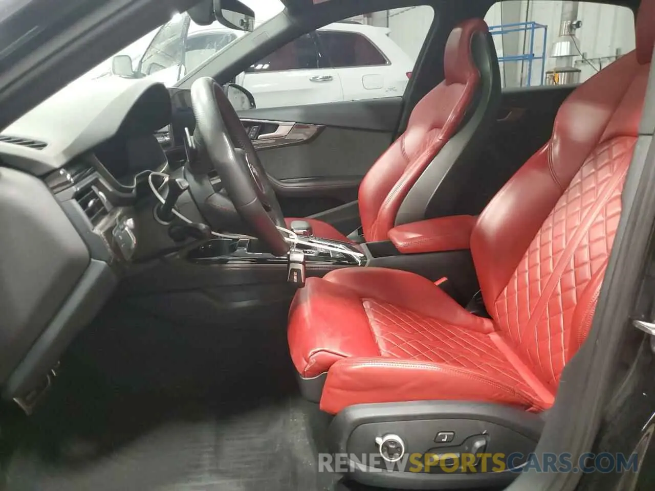 7 Photograph of a damaged car WAUC4AF48LA043157 AUDI S4/RS4 2020
