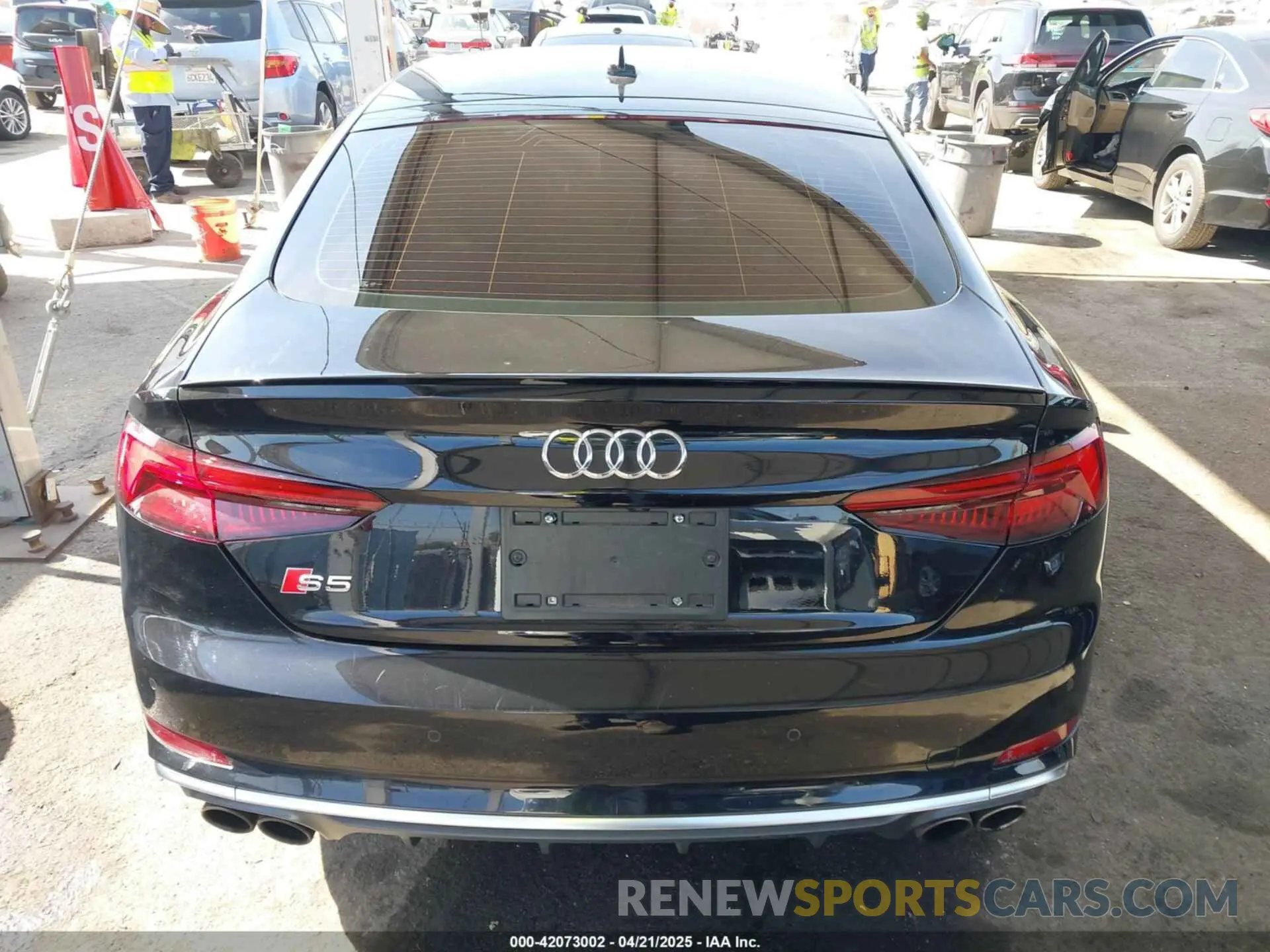 17 Photograph of a damaged car WAUB4CF50KA090648 AUDI S5 2019