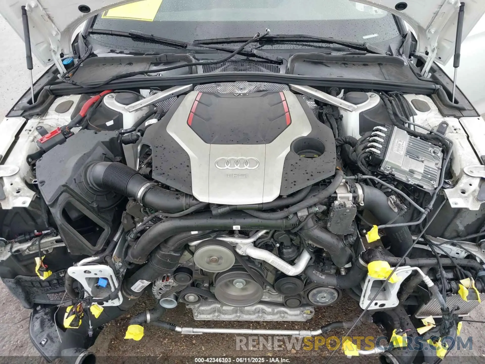 10 Photograph of a damaged car WAUB4CF54KA090815 AUDI S5 2019