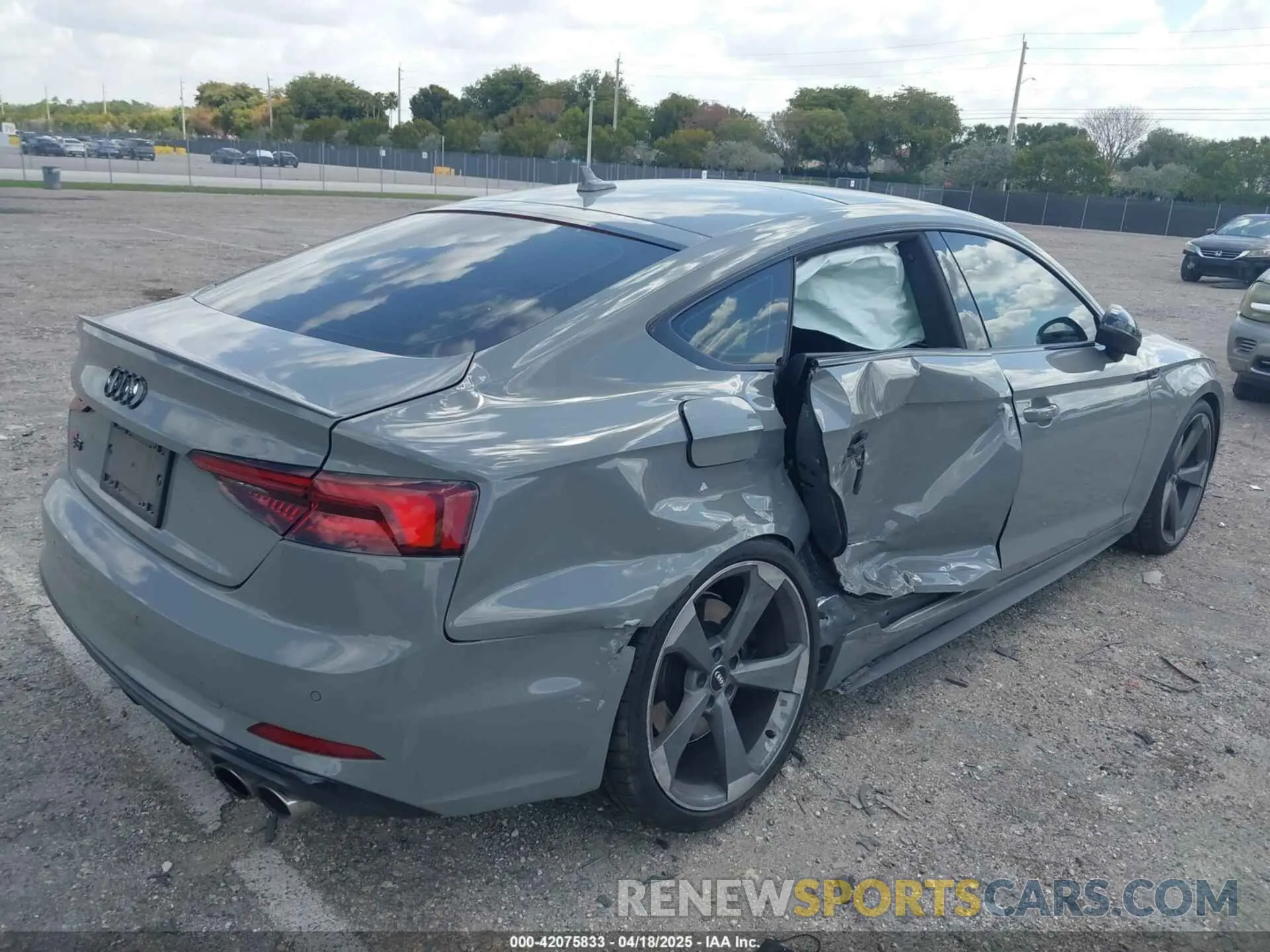 4 Photograph of a damaged car WAUB4CF55KA025004 AUDI S5 2019
