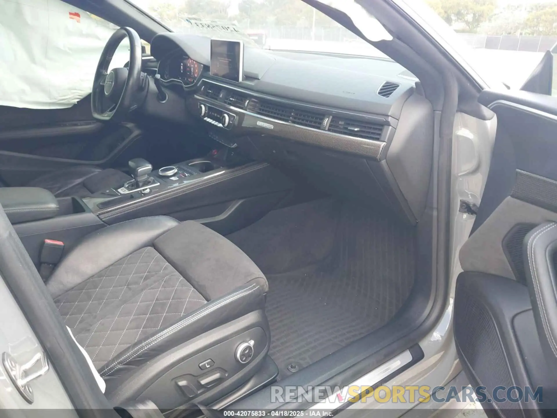 5 Photograph of a damaged car WAUB4CF55KA025004 AUDI S5 2019