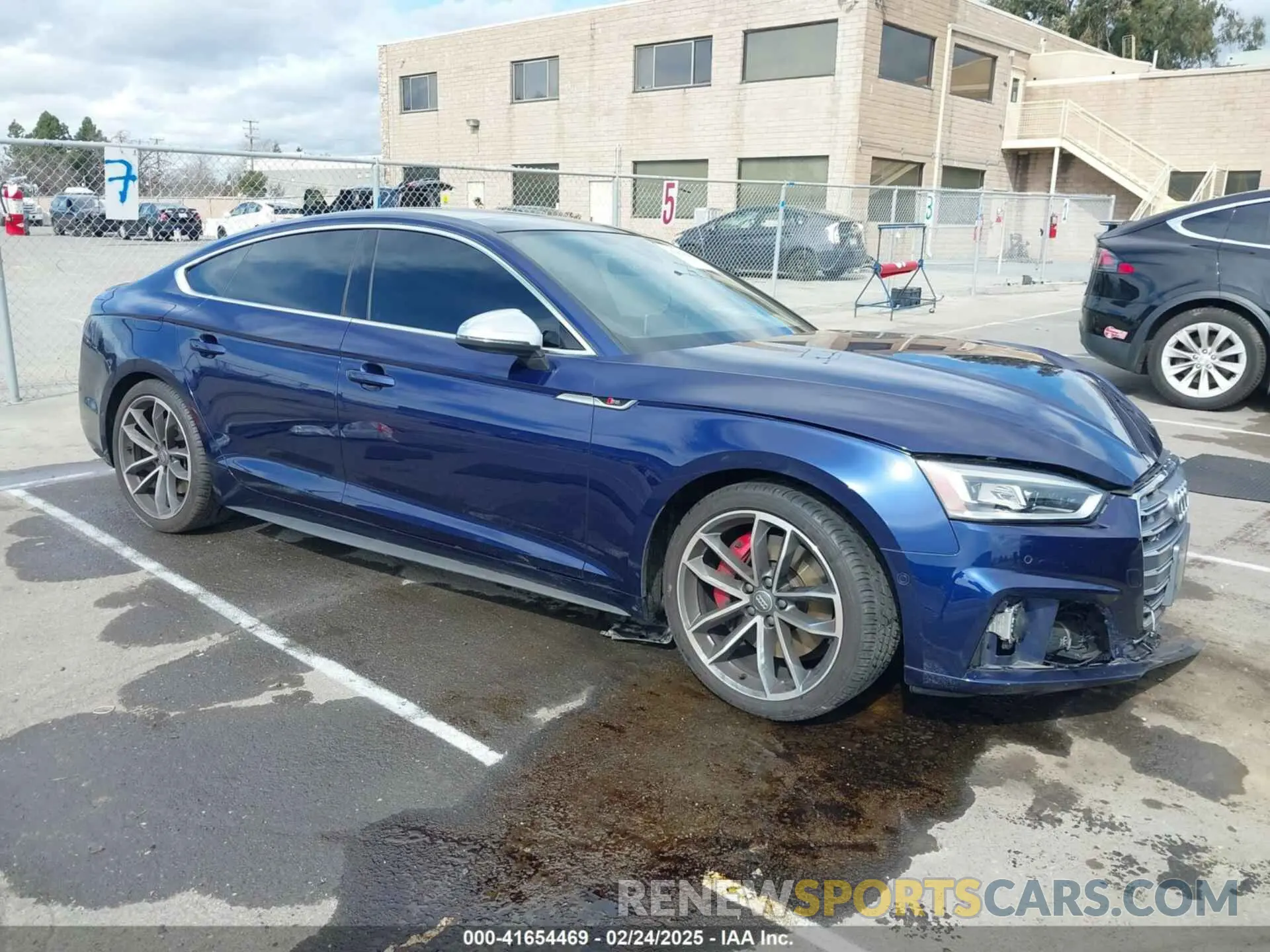 1 Photograph of a damaged car WAUC4CF56KA015053 AUDI S5 2019