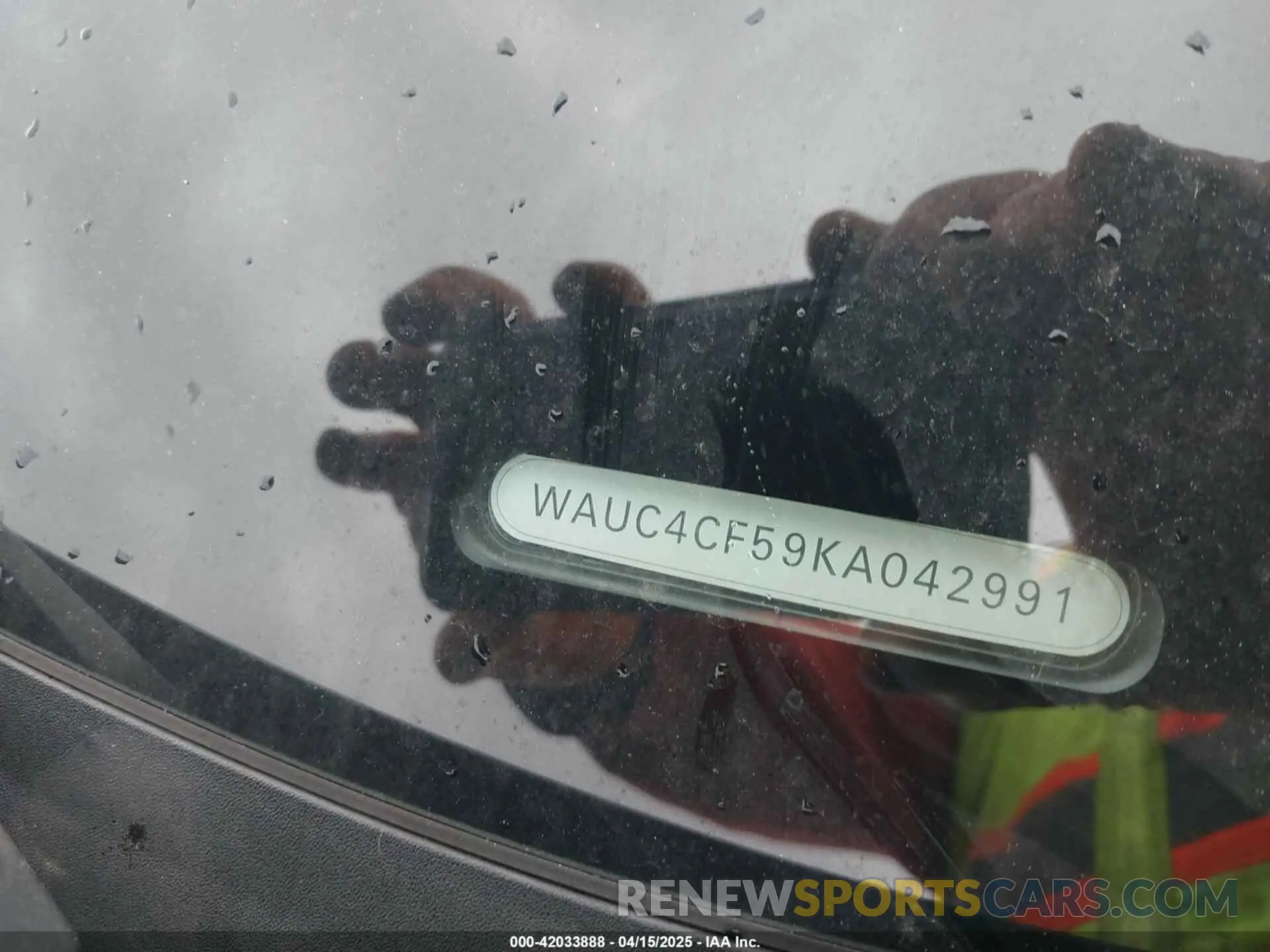 17 Photograph of a damaged car WAUC4CF59KA042991 AUDI S5 2019