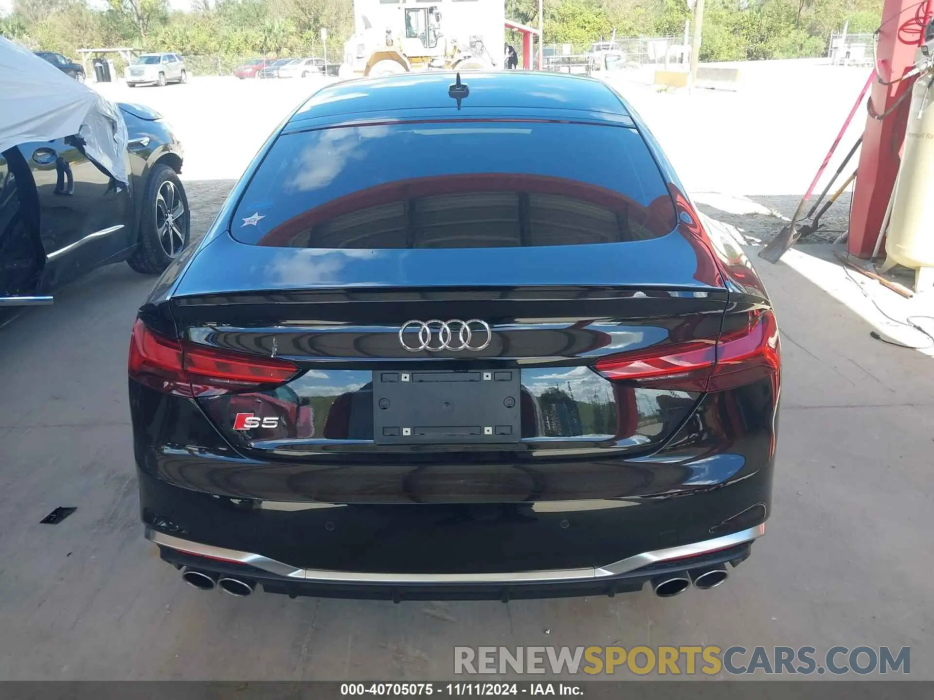 16 Photograph of a damaged car WAUB4CF50MA024250 AUDI S5 2021