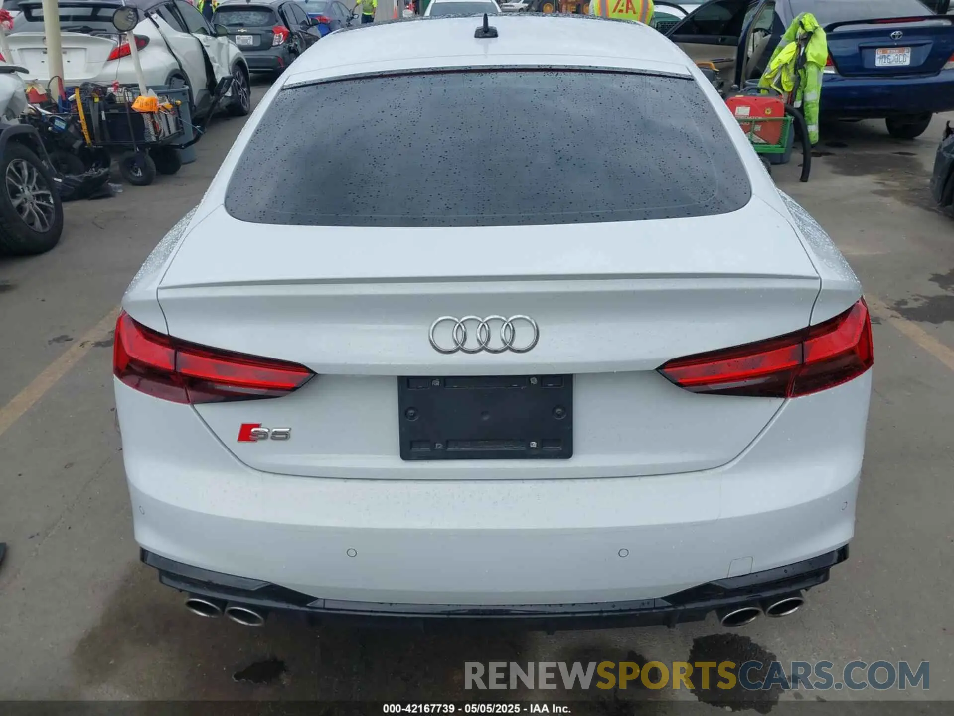 17 Photograph of a damaged car WAUC4CF50MA023197 AUDI S5 SPORTBACK 2021