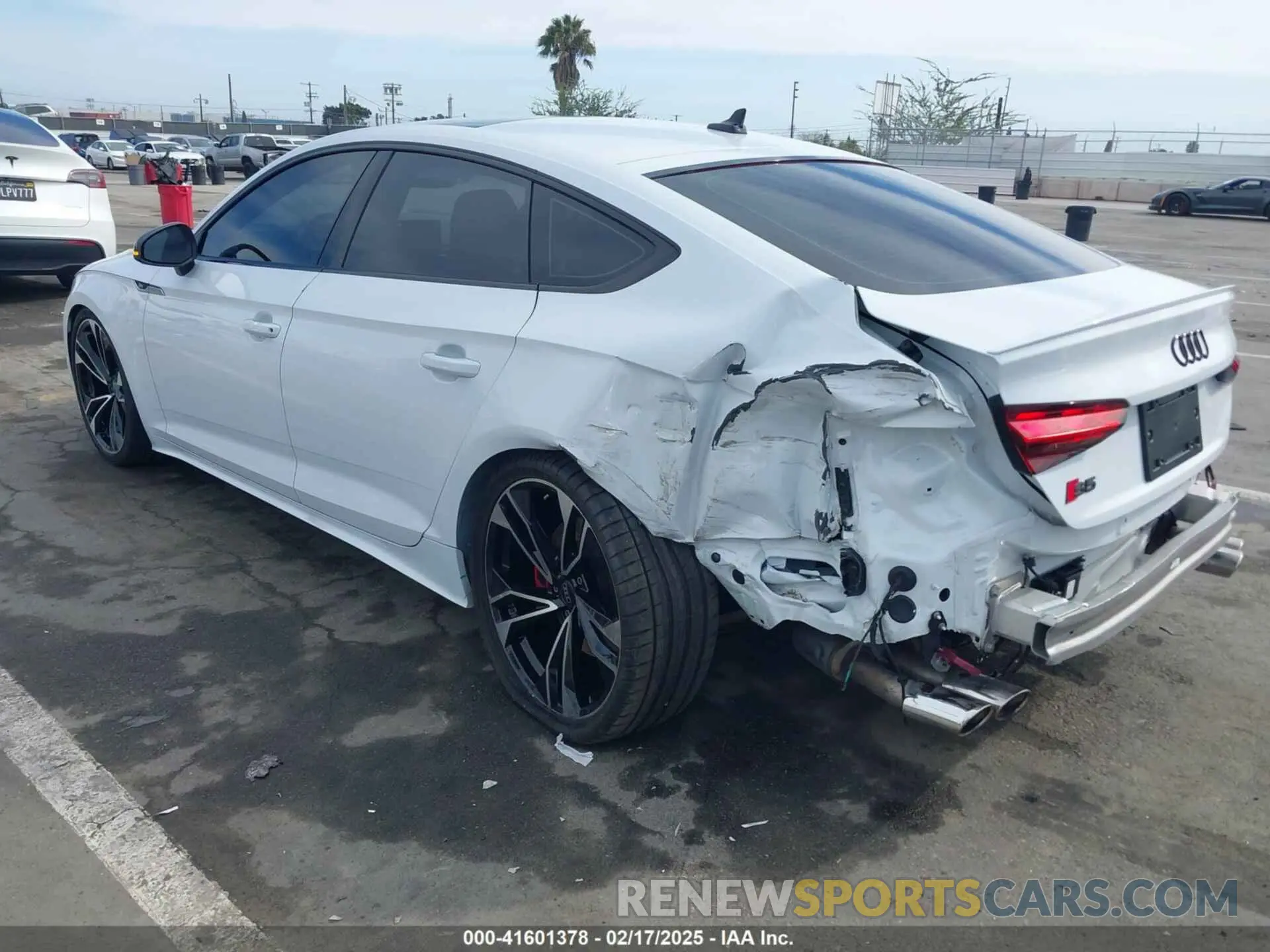 3 Photograph of a damaged car WAUC4CF53MA013313 AUDI S5 SPORTBACK 2021