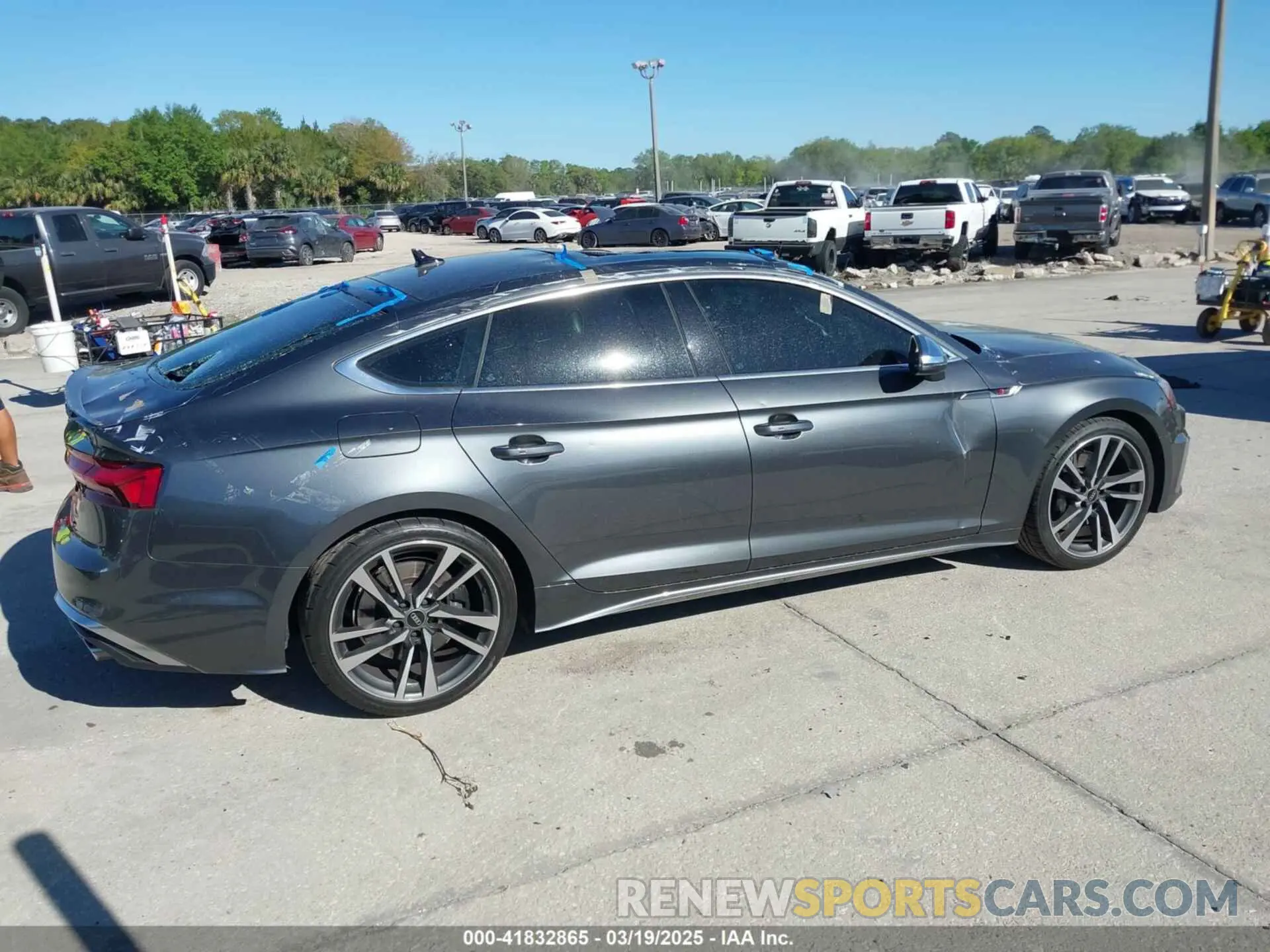 13 Photograph of a damaged car WAUA4CF59NA032604 AUDI S5 SPORTBACK 2022