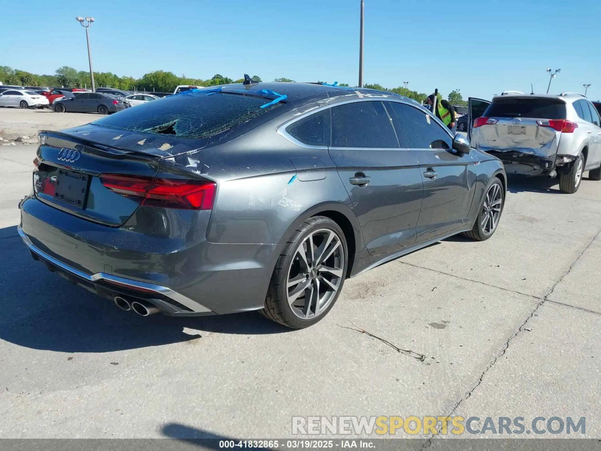 4 Photograph of a damaged car WAUA4CF59NA032604 AUDI S5 SPORTBACK 2022