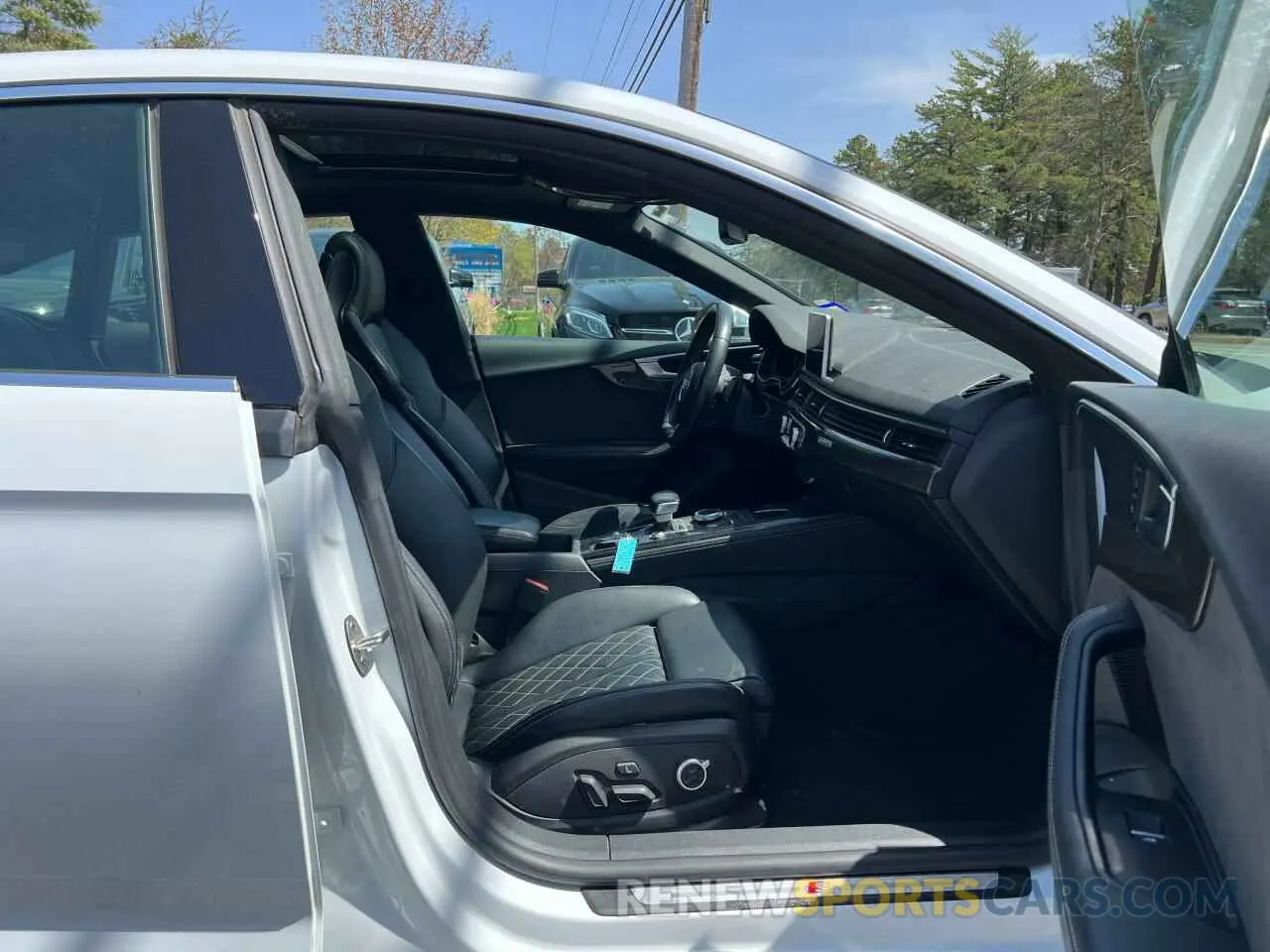 5 Photograph of a damaged car WAUB4CF52KA016552 AUDI S5/RS5 2019