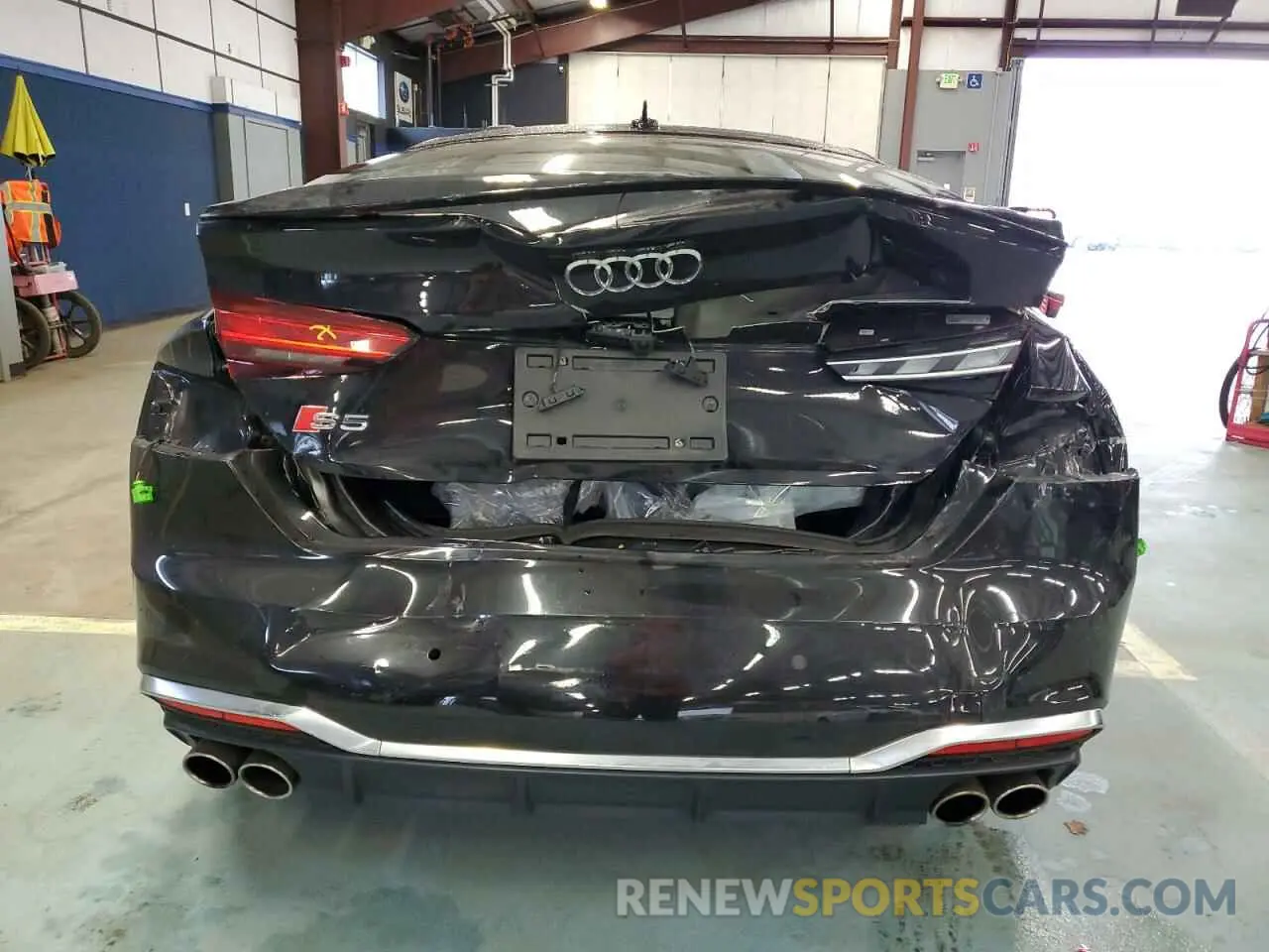 6 Photograph of a damaged car WAUC4CF51MA002603 AUDI S5/RS5 2021